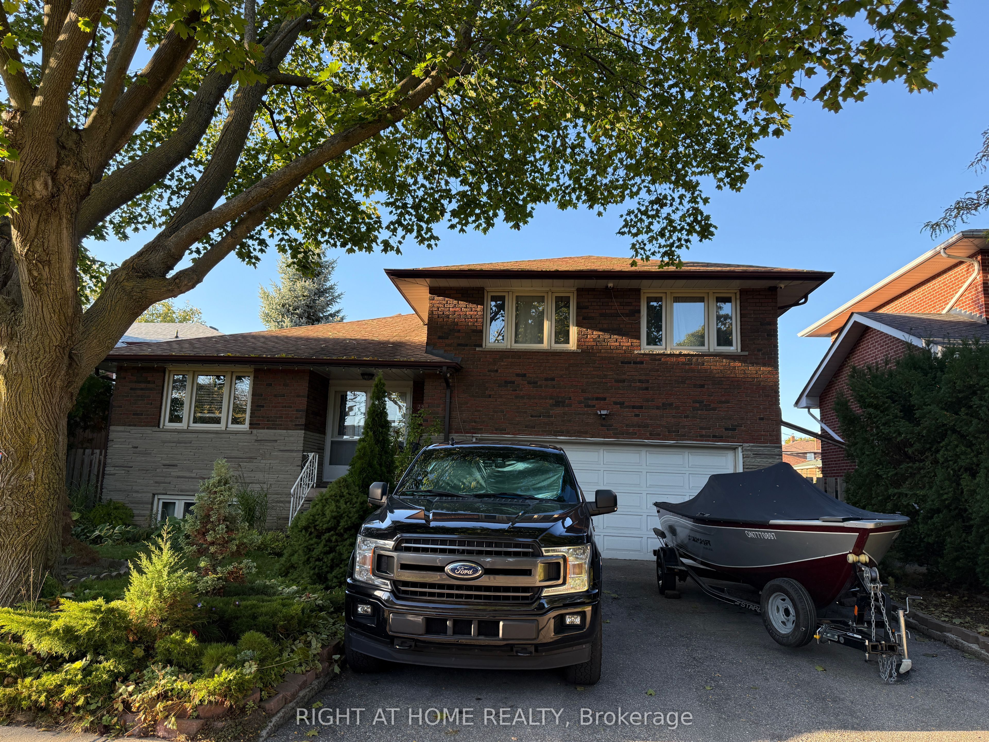 258 La Rose Avenue, Toronto, ON M9P 1B7