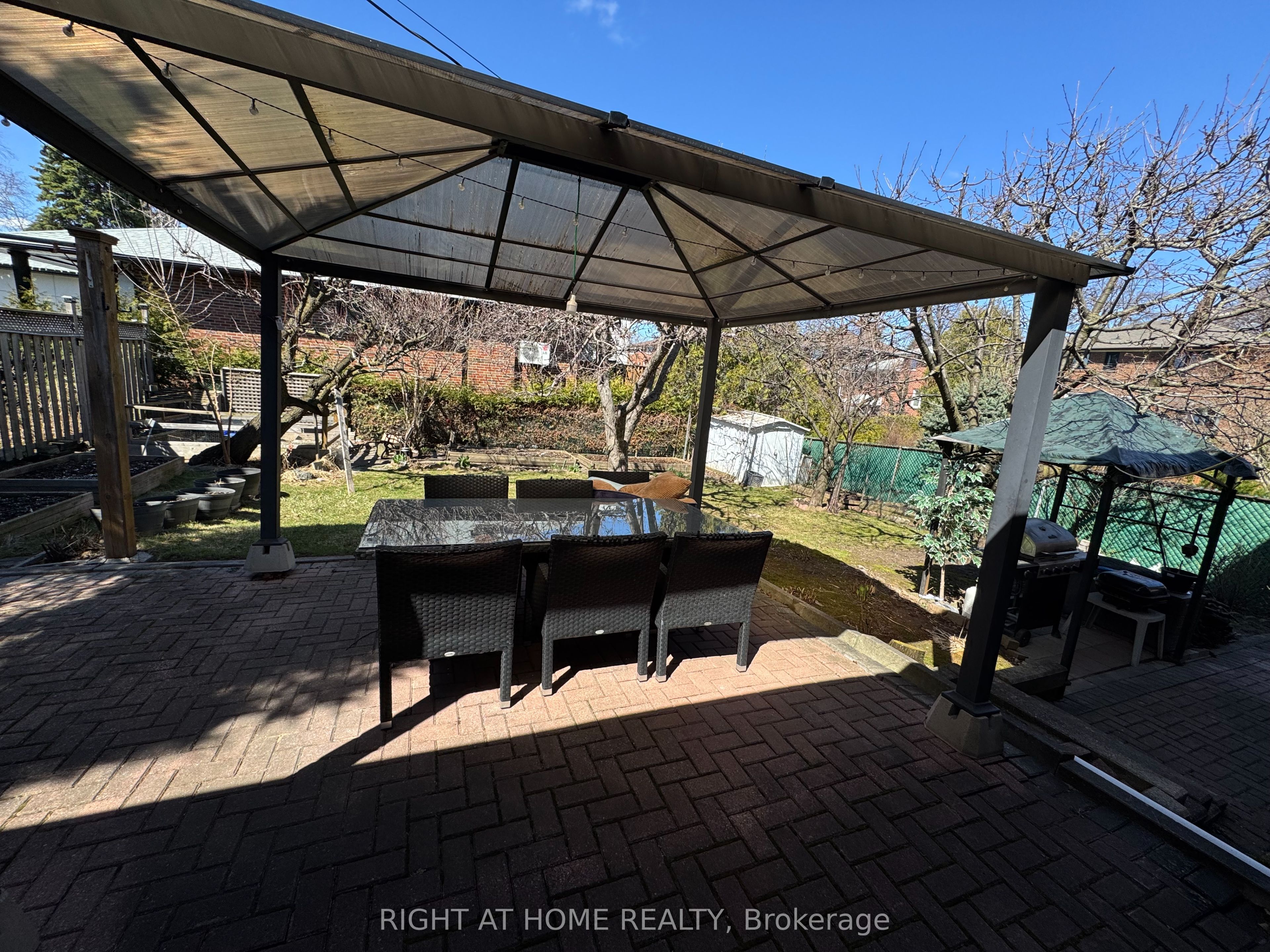 258 La Rose Avenue, Toronto, ON M9P 1B7 photo 3