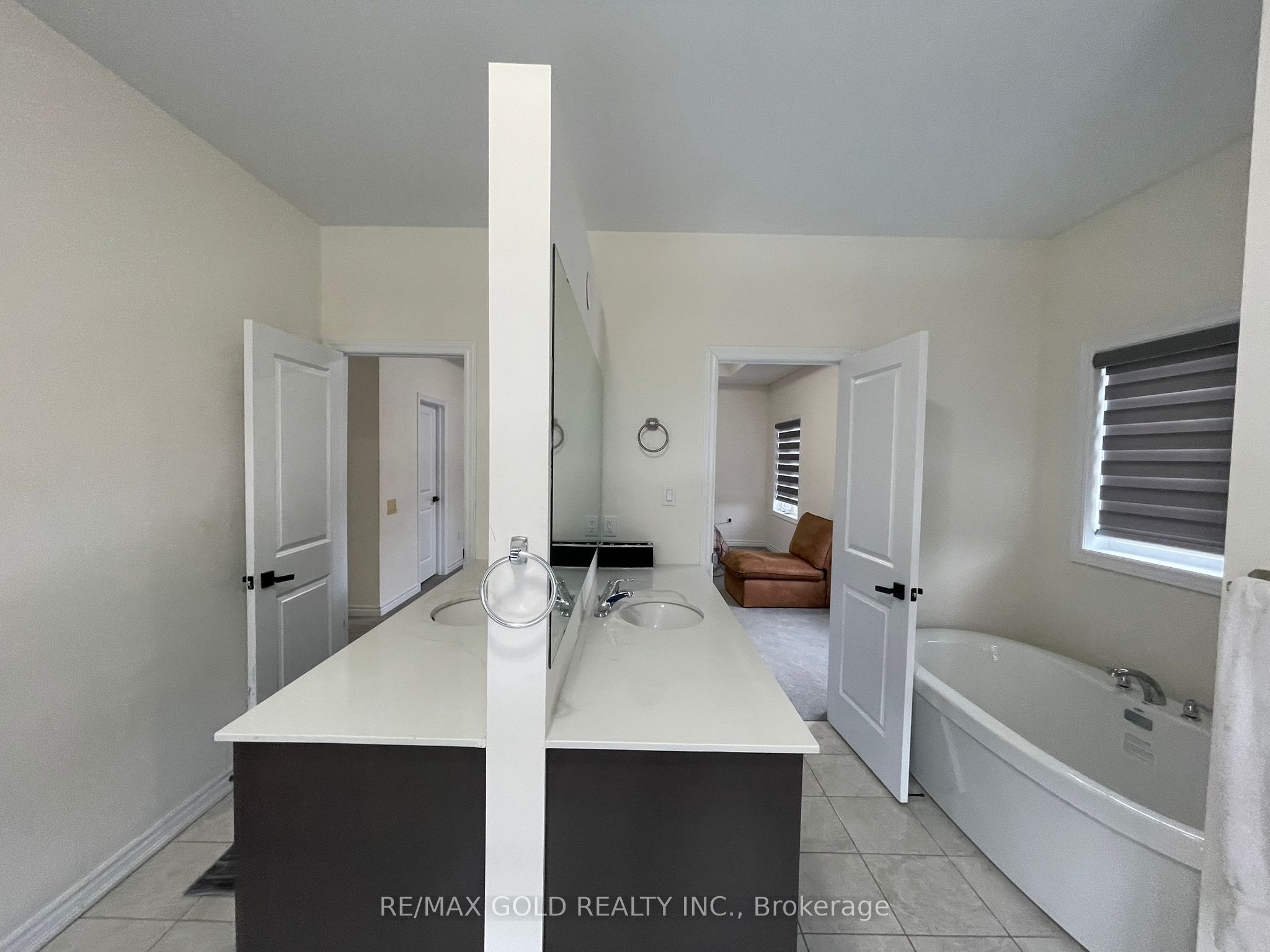 537 Veterans Drive, Brampton, ON L7A 5A6 photo 2