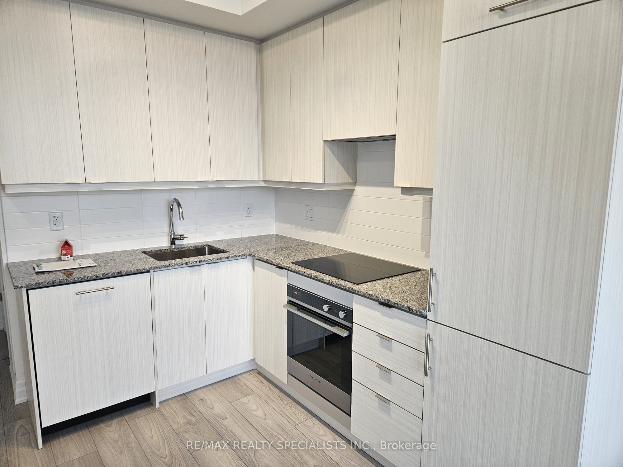 36 Elm Drive W 3605, Mississauga, ON L5B 0N3 photo 2