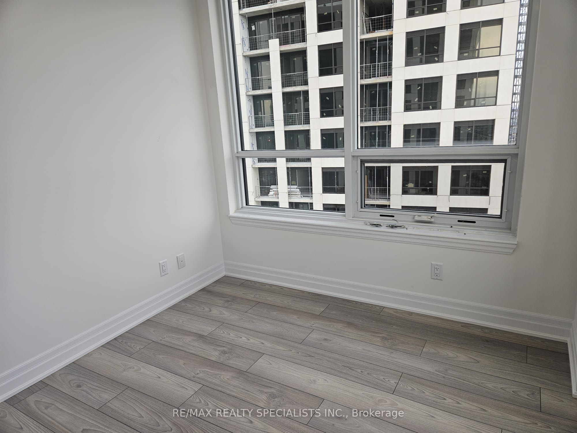 36 Elm Drive W 3605, Mississauga, ON L5B 0N3 photo 5