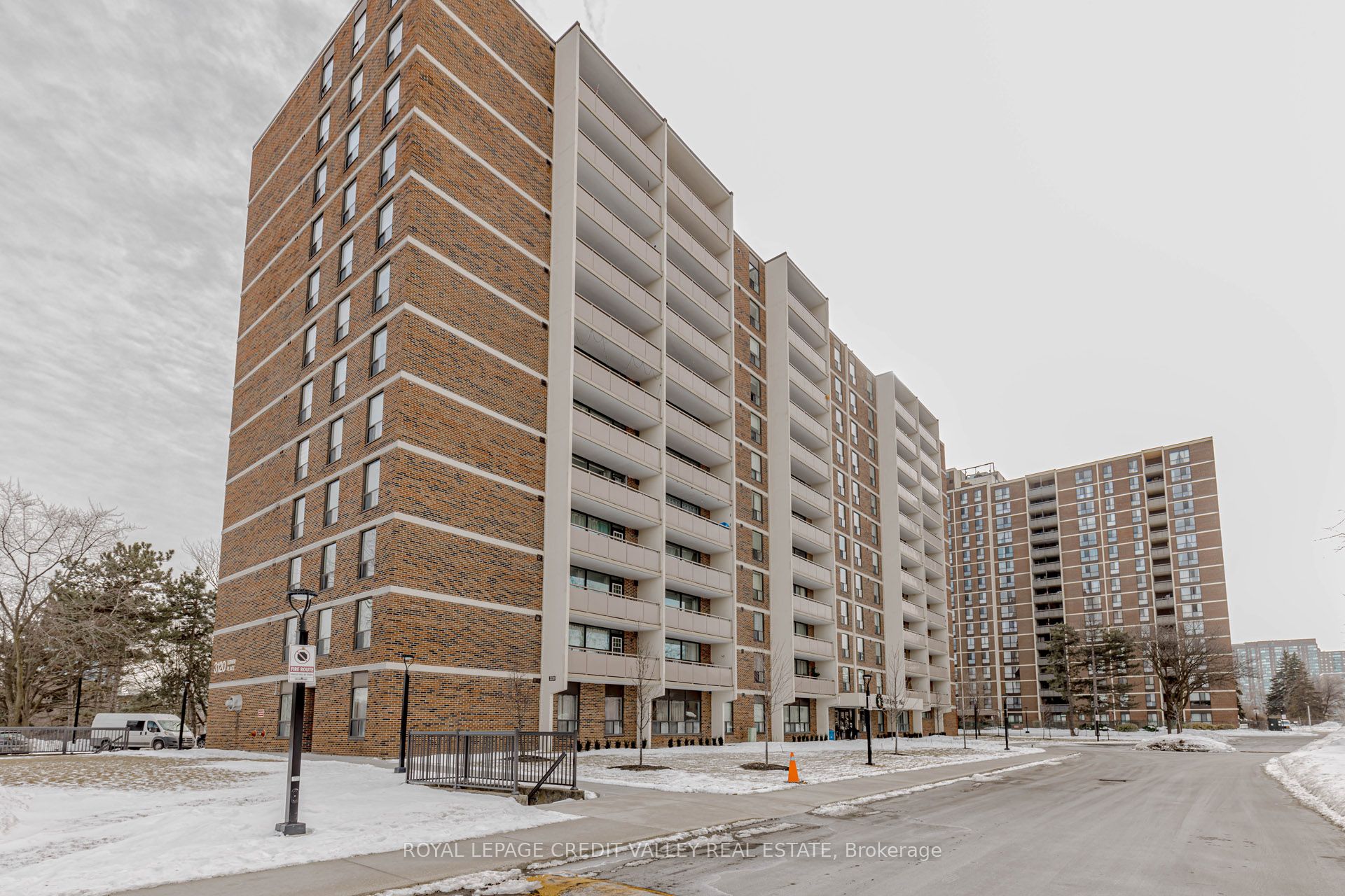 3120 Kirwin Avenue 501, Mississauga, ON L5A 3R2 photo 2