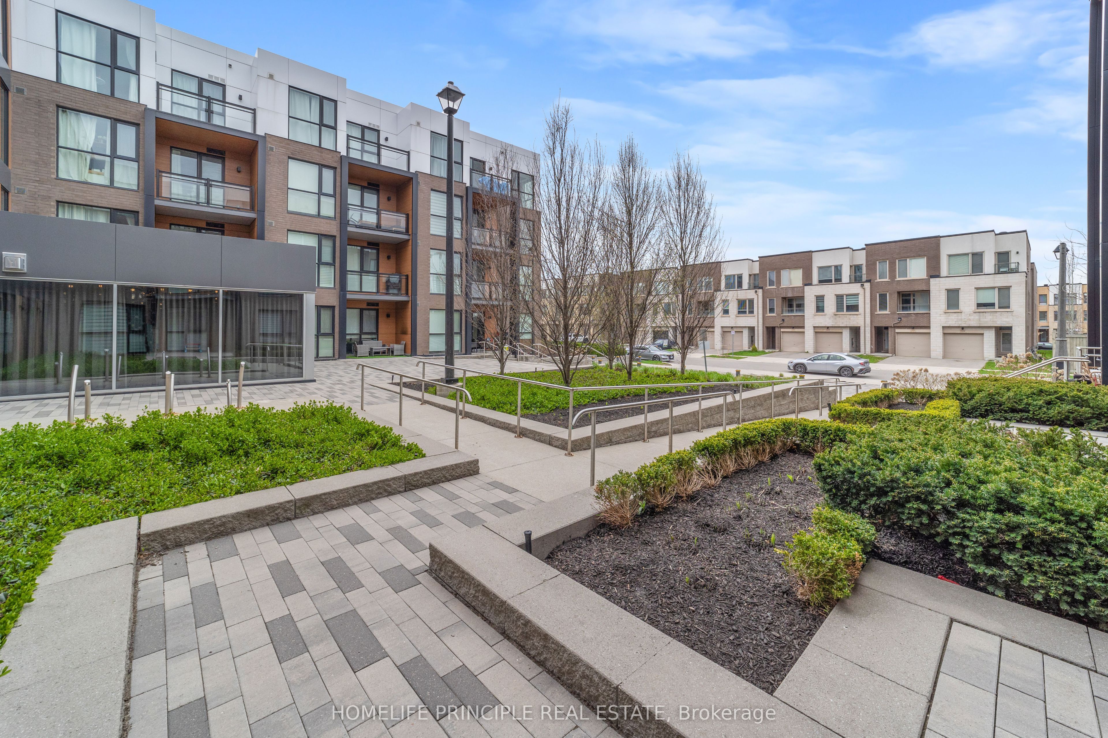 210 Sabina Drive 305, Oakville, ON L6H 0W6 photo 3