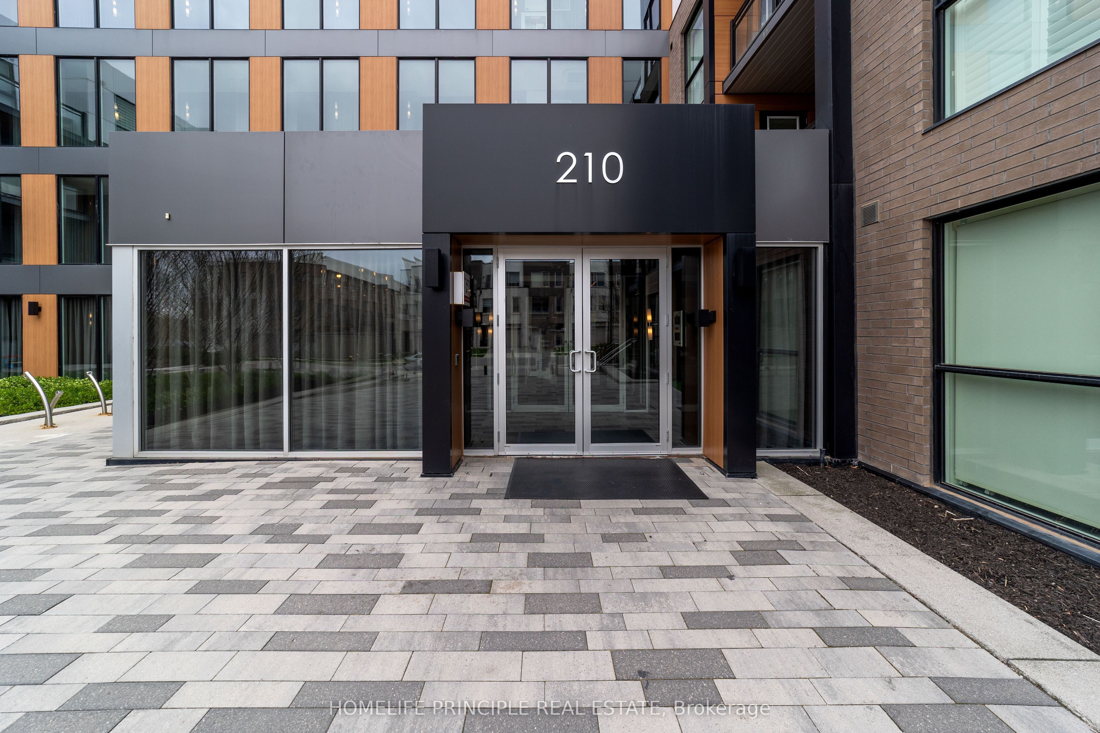 210 Sabina Drive 305, Oakville, ON L6H 0W6 photo 4