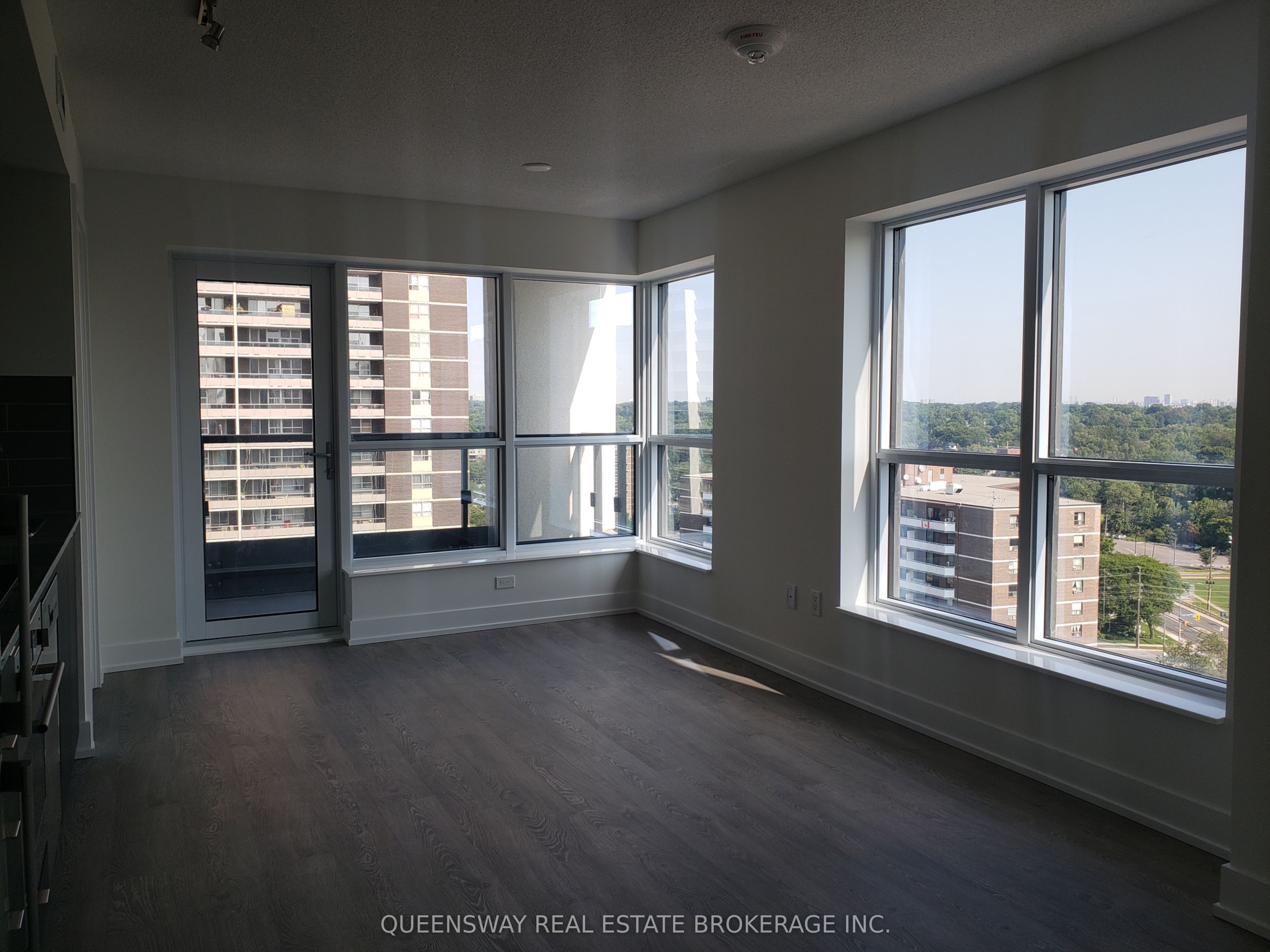 7 Mabelle Avenue 1504, Toronto, ON M9A 0C9 photo 2