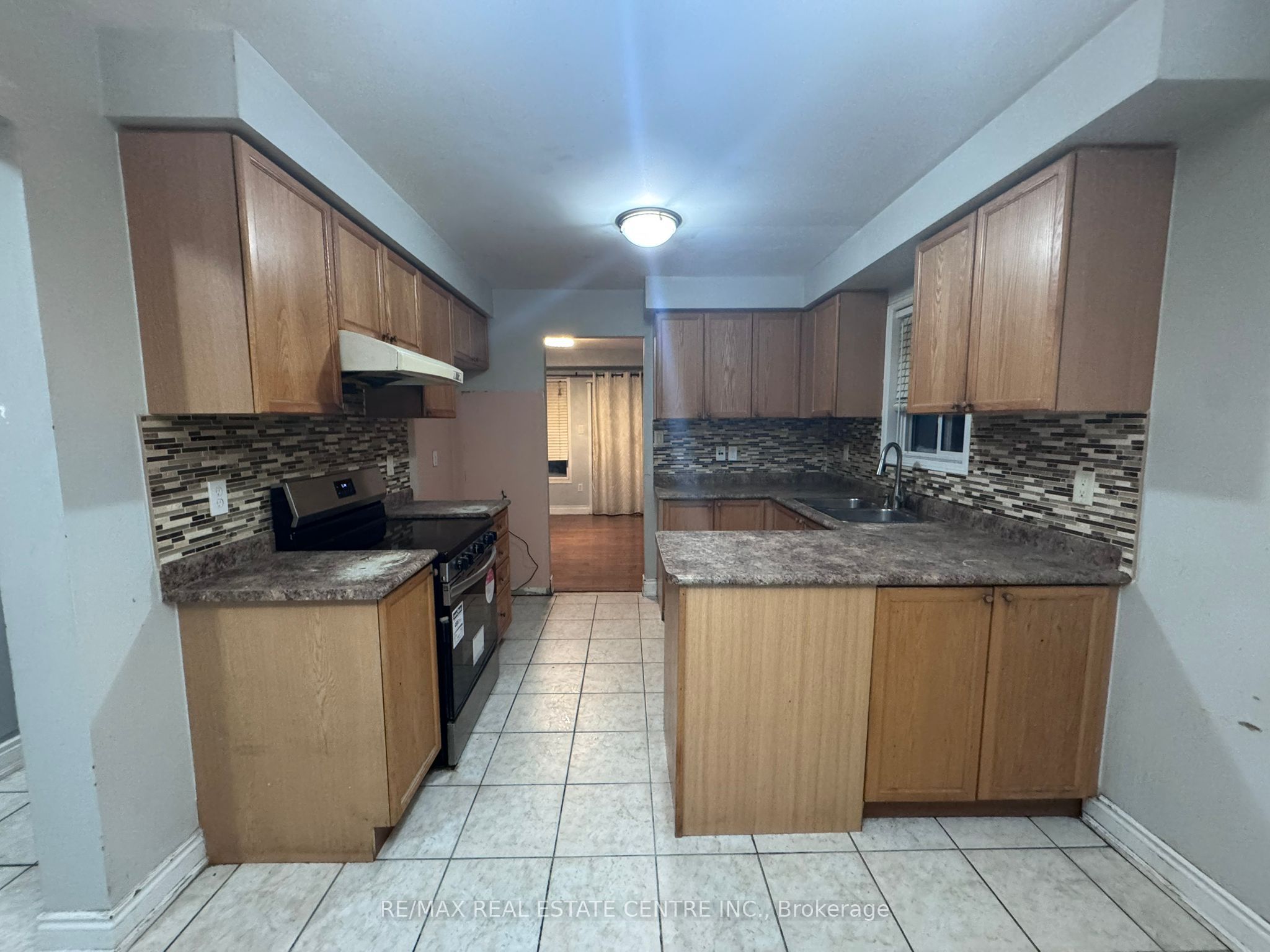 23 Lonestar Crescent, Brampton, ON L7A 2H9 photo 2