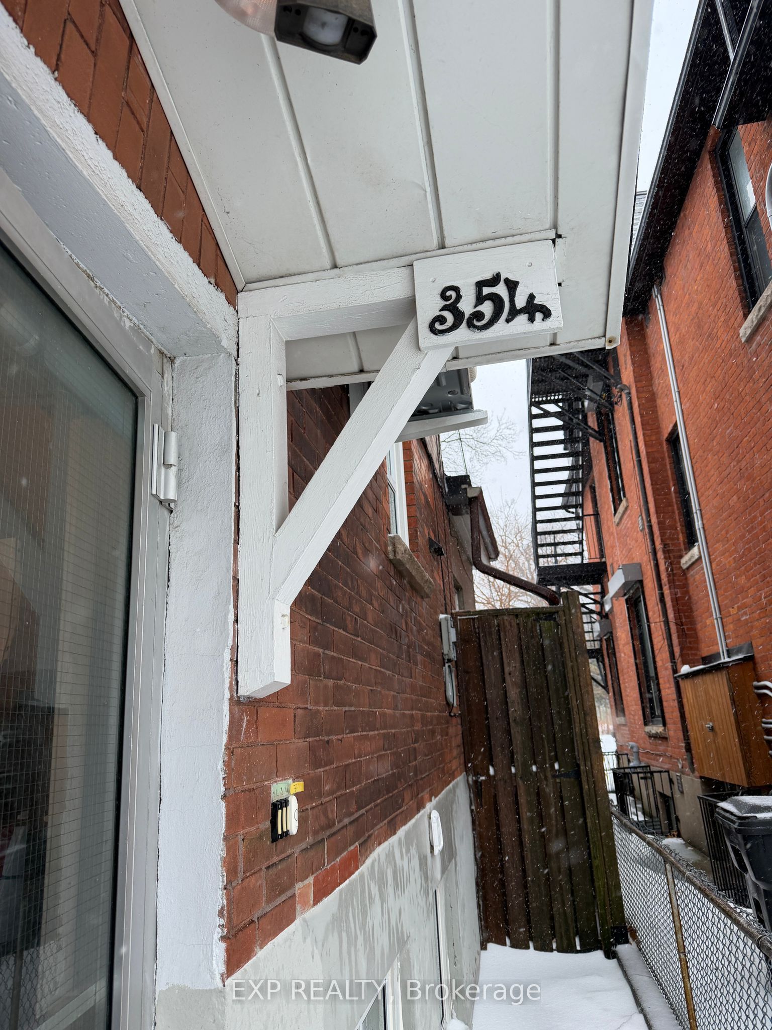 354 Annette Street 1, Toronto, ON M6P 1R5 photo 2