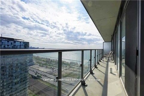 105 The Queensway Avenue 2201, Toronto, ON M6S 5B5 photo 2