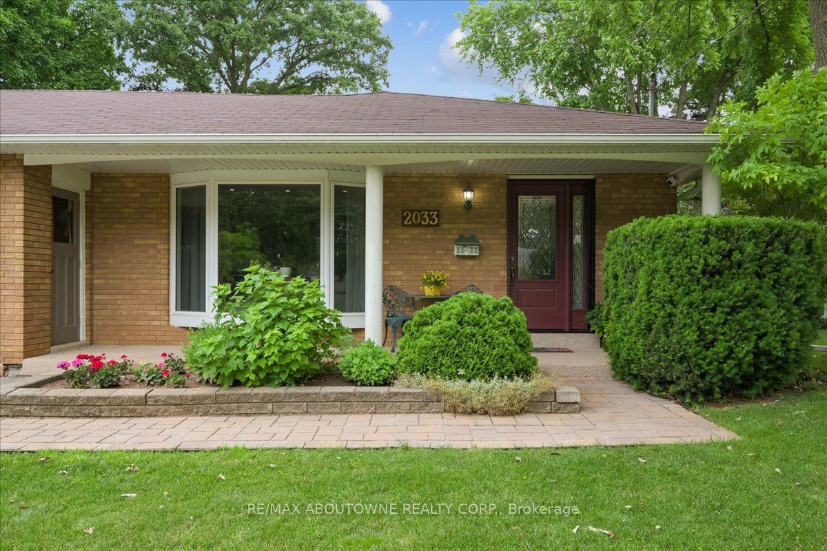 2033 Saxon Road, Oakville, ON L6L 2V1 photo 2