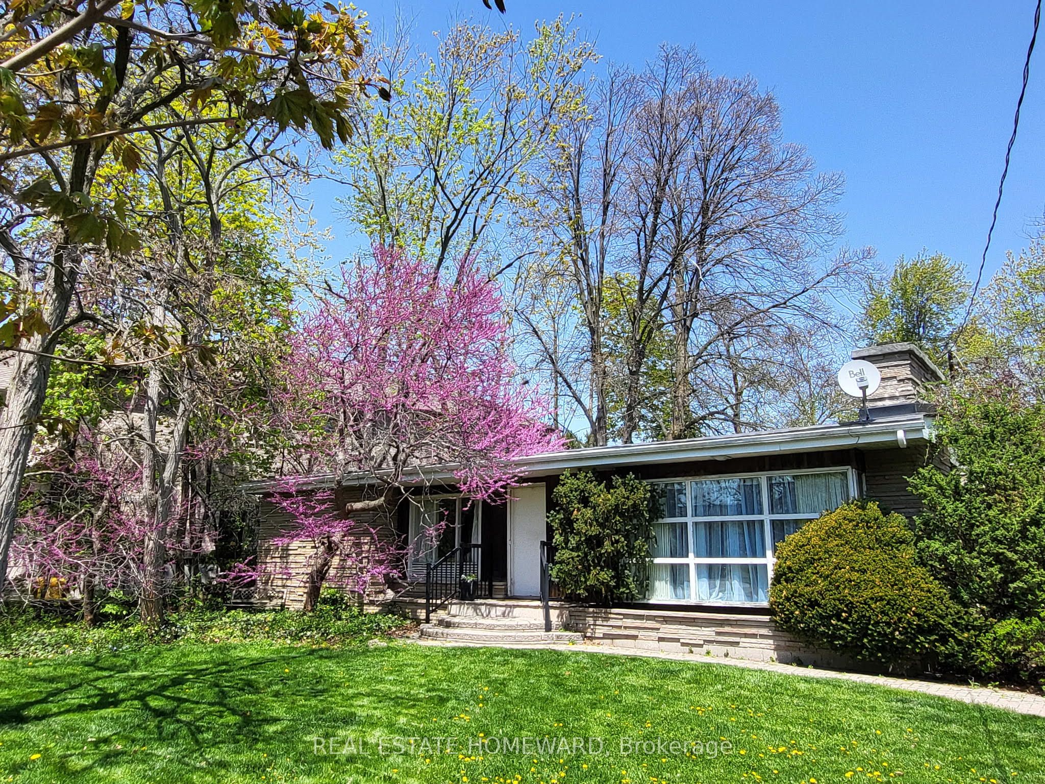 2441 Old Carriage Road, Mississauga, ON L5C 1Y6 photo 4