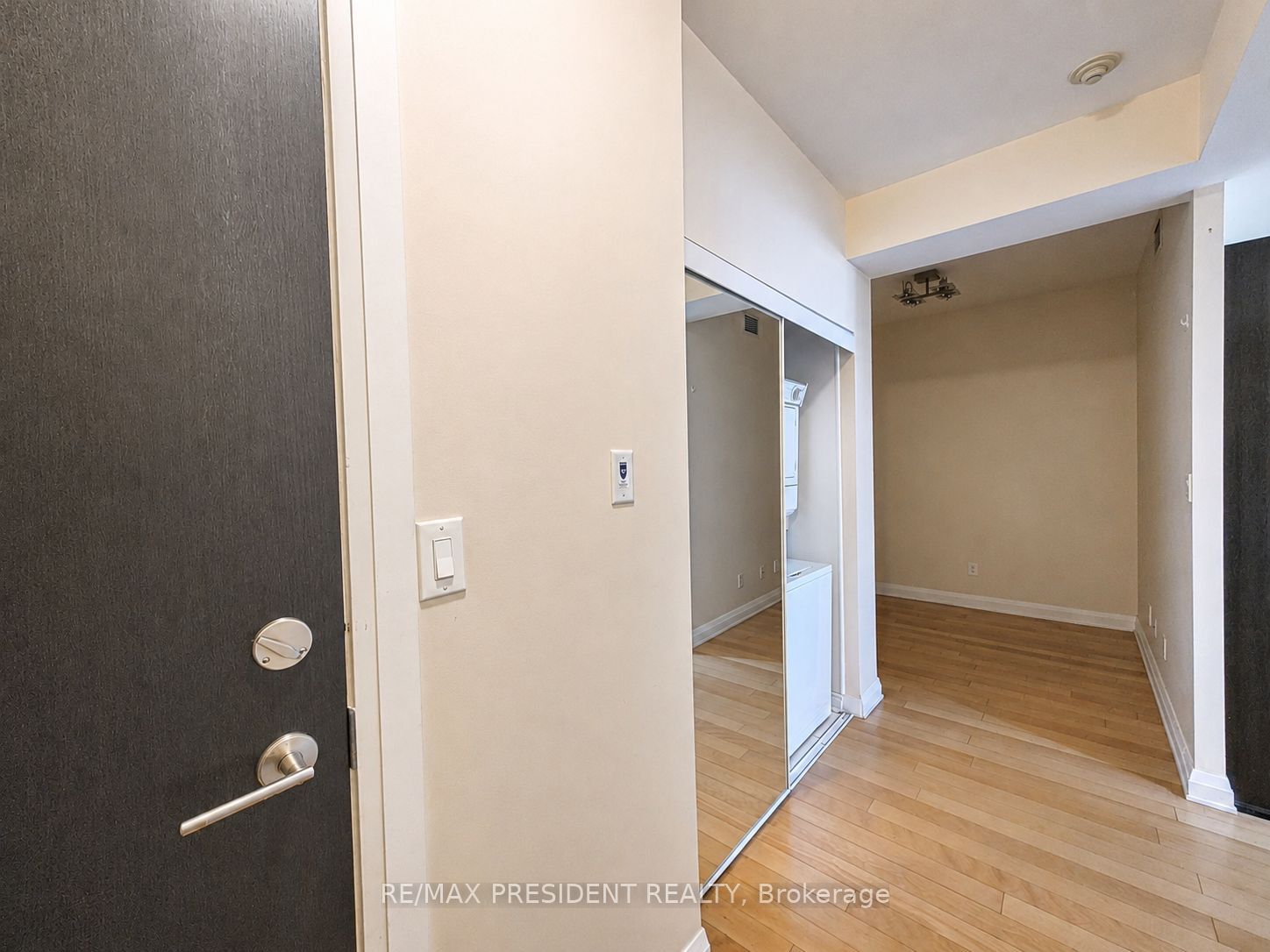 3504 Hurontario Street 801, Mississauga, ON L5B 0B9 photo 3