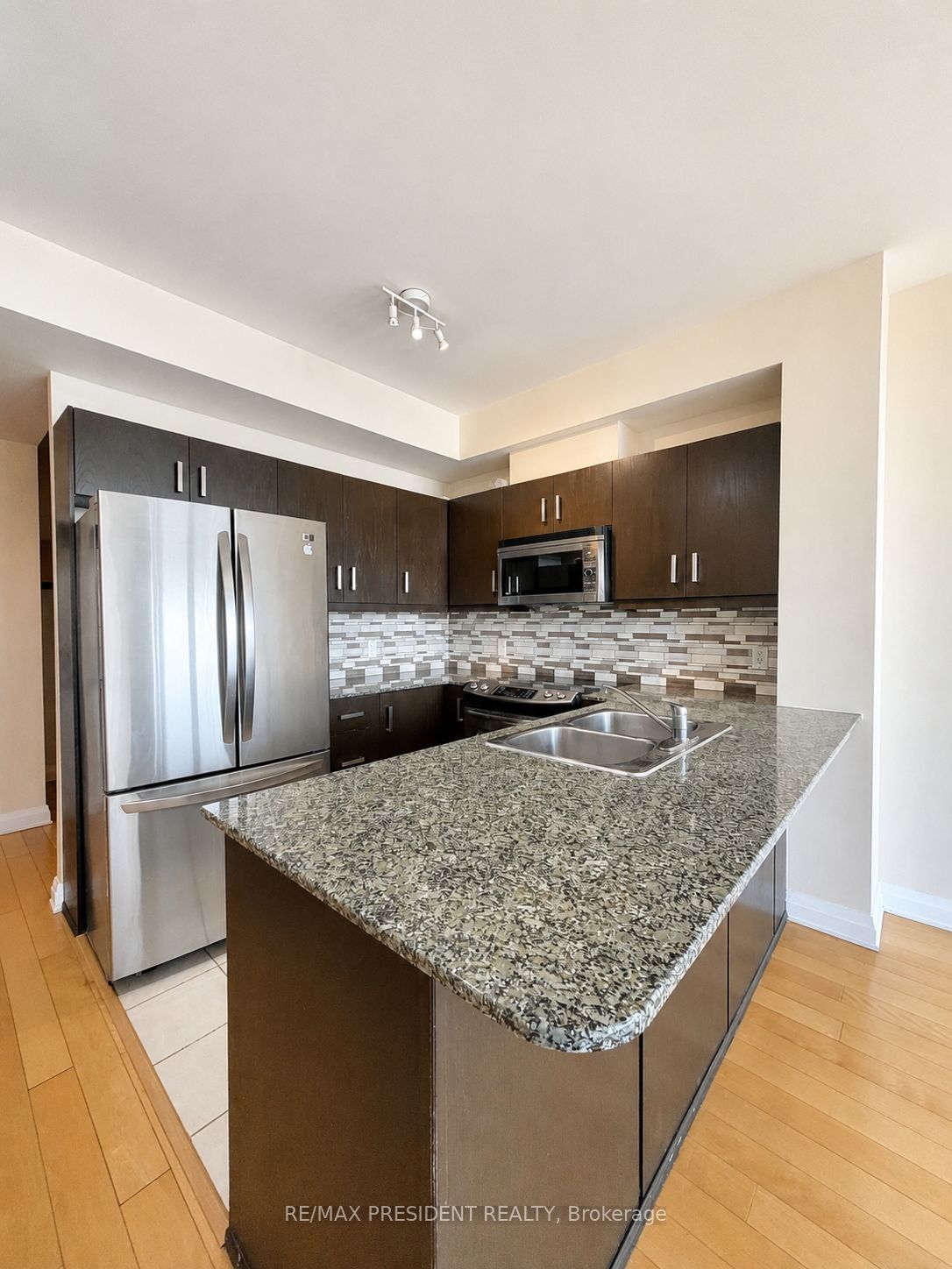 3504 Hurontario Street 801, Mississauga, ON L5B 0B9 photo 4