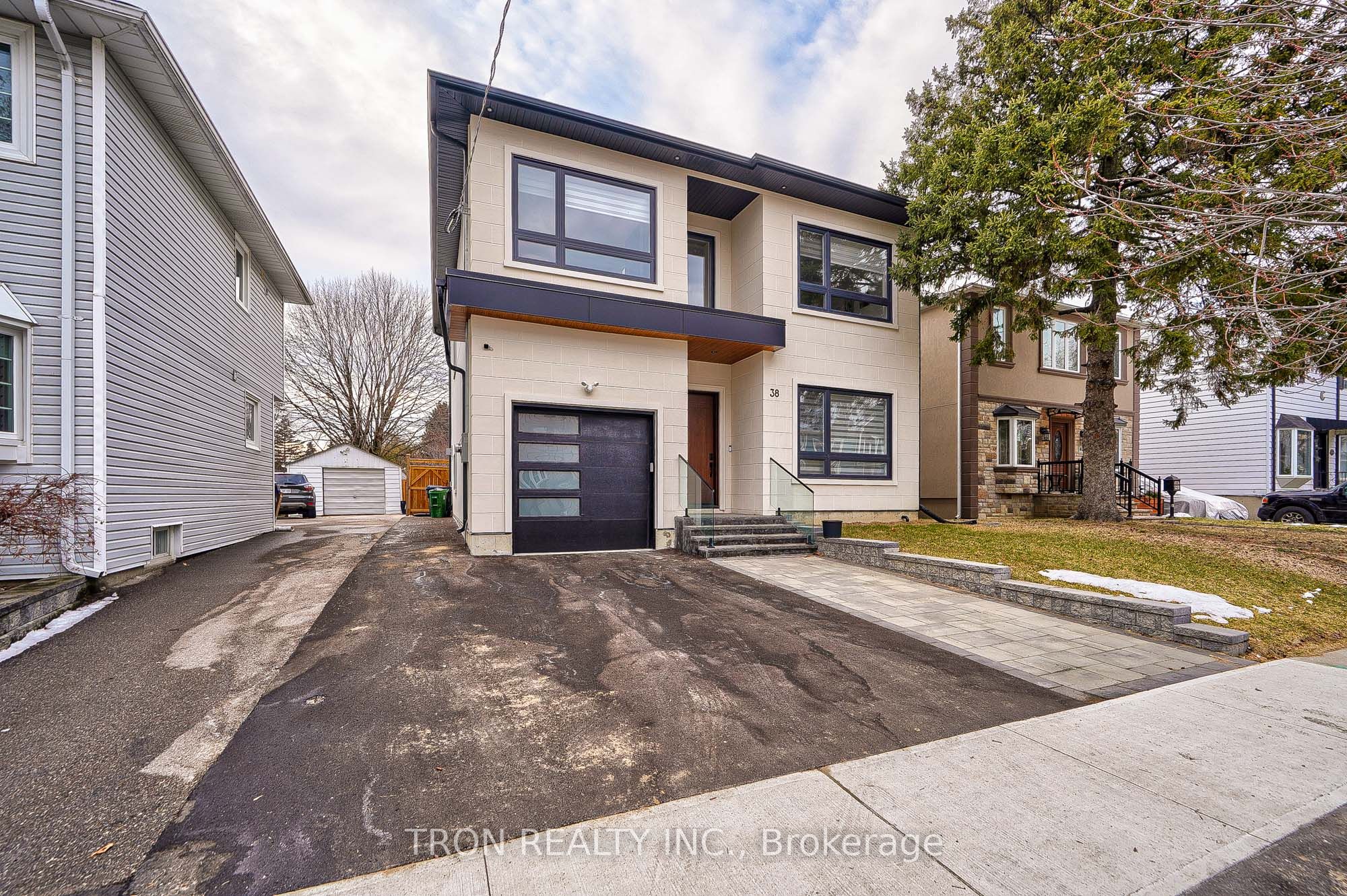 38 Uno Drive, Toronto, ON M8Z 3N8 photo 2