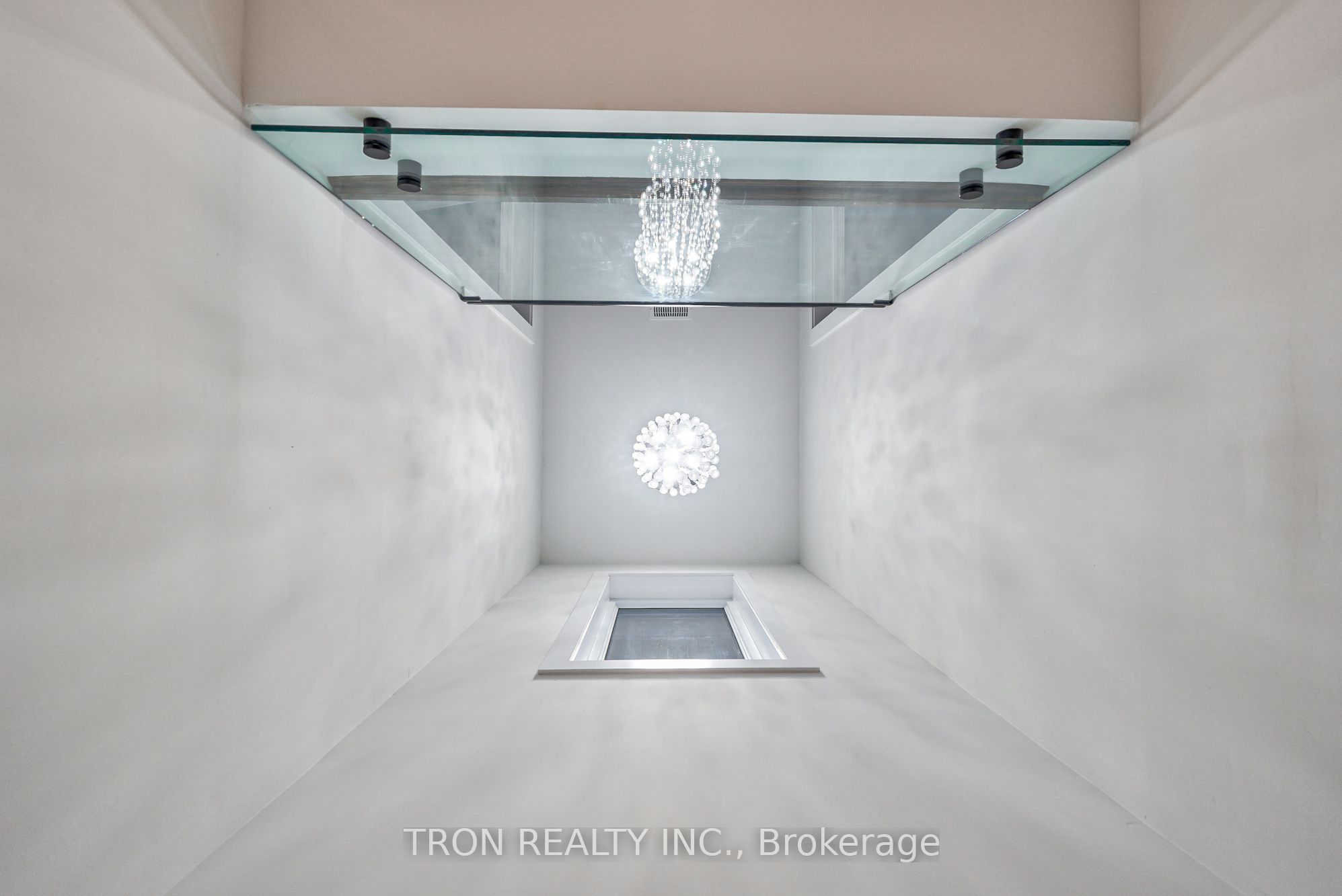 38 Uno Drive, Toronto, ON M8Z 3N8 photo 4