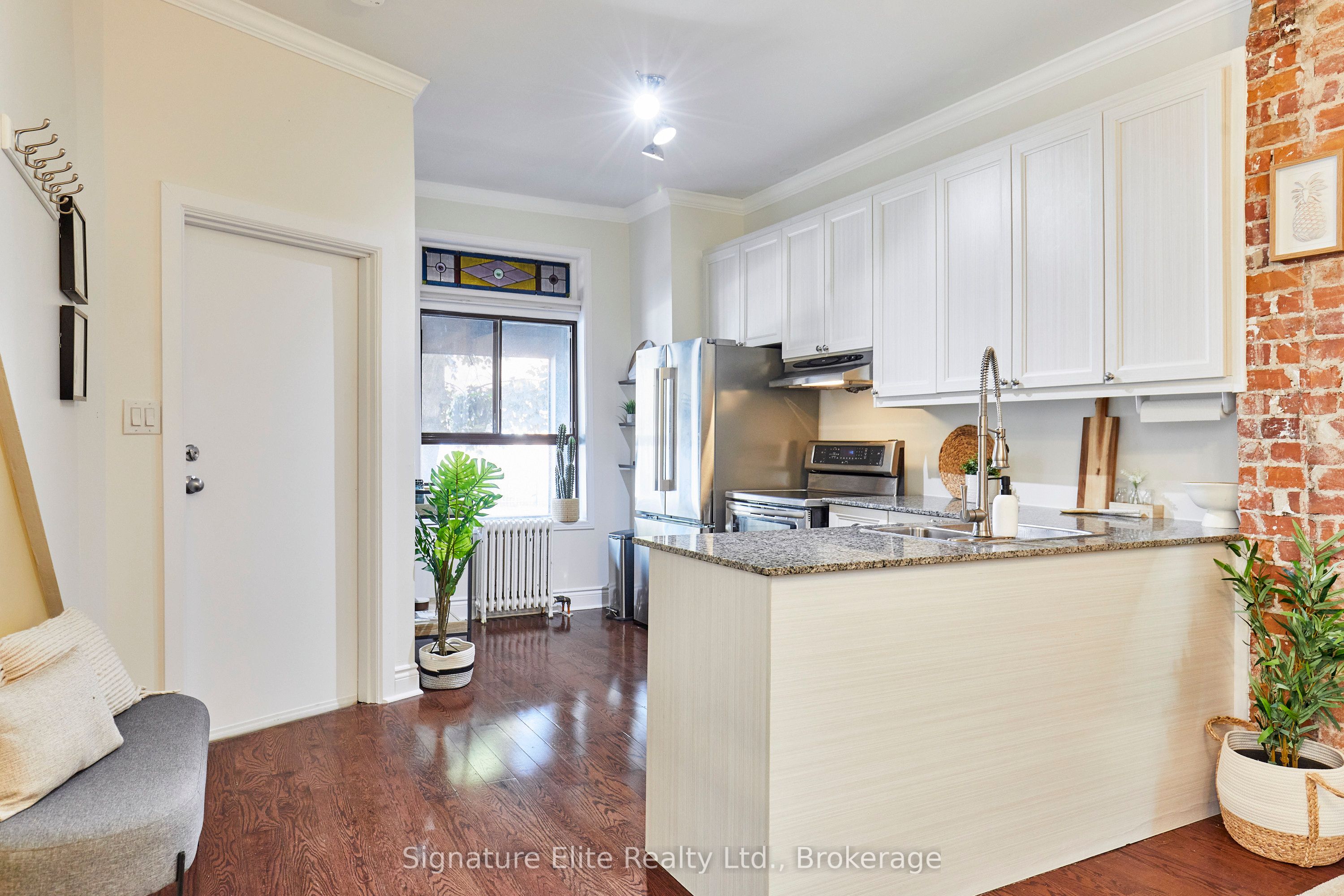 340 Pacific Avenue, Toronto, ON M6P 2R1 photo 2