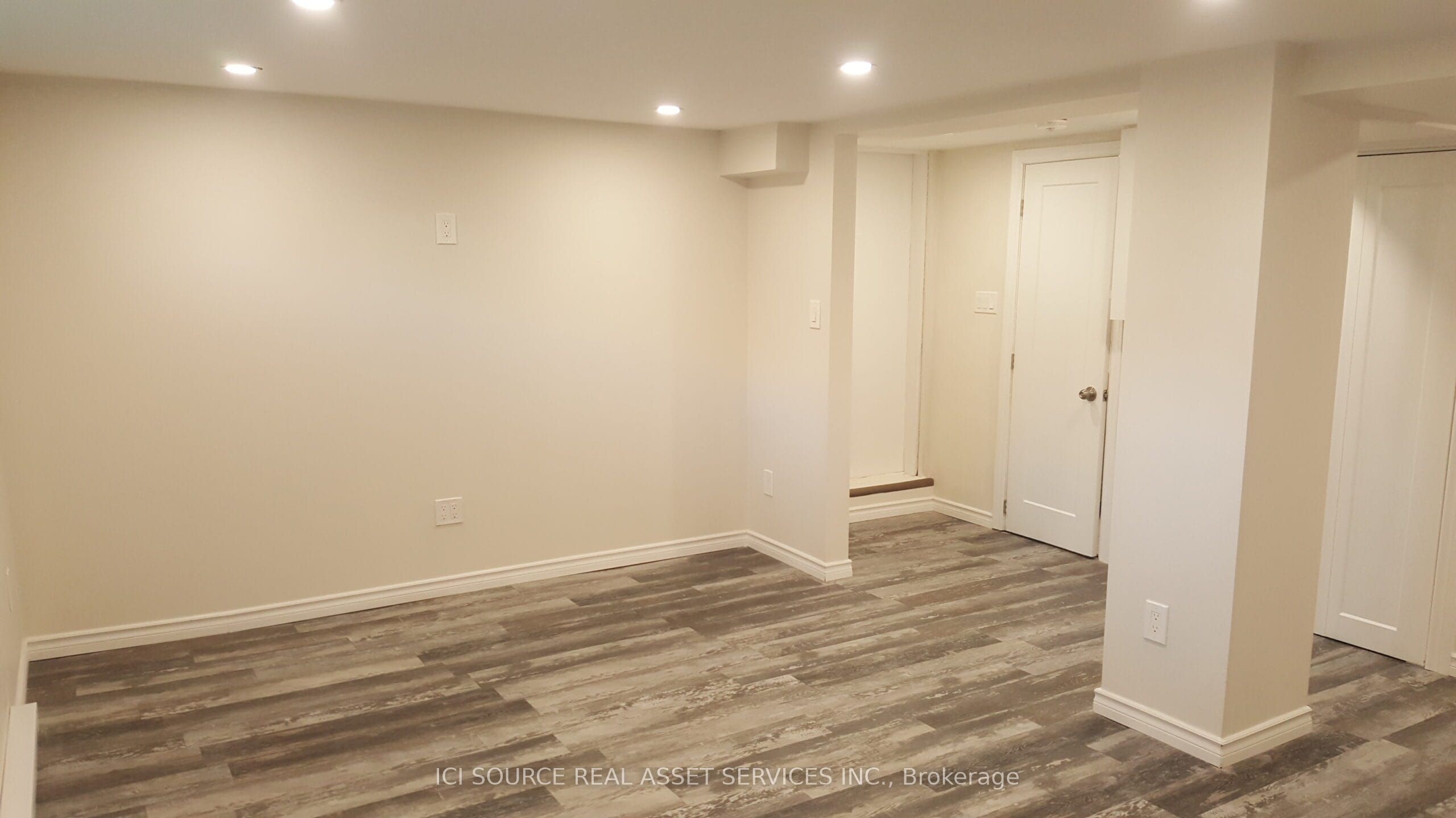 44 Bartonville Avenue W 5, Toronto, ON M6M 2B5 photo 5