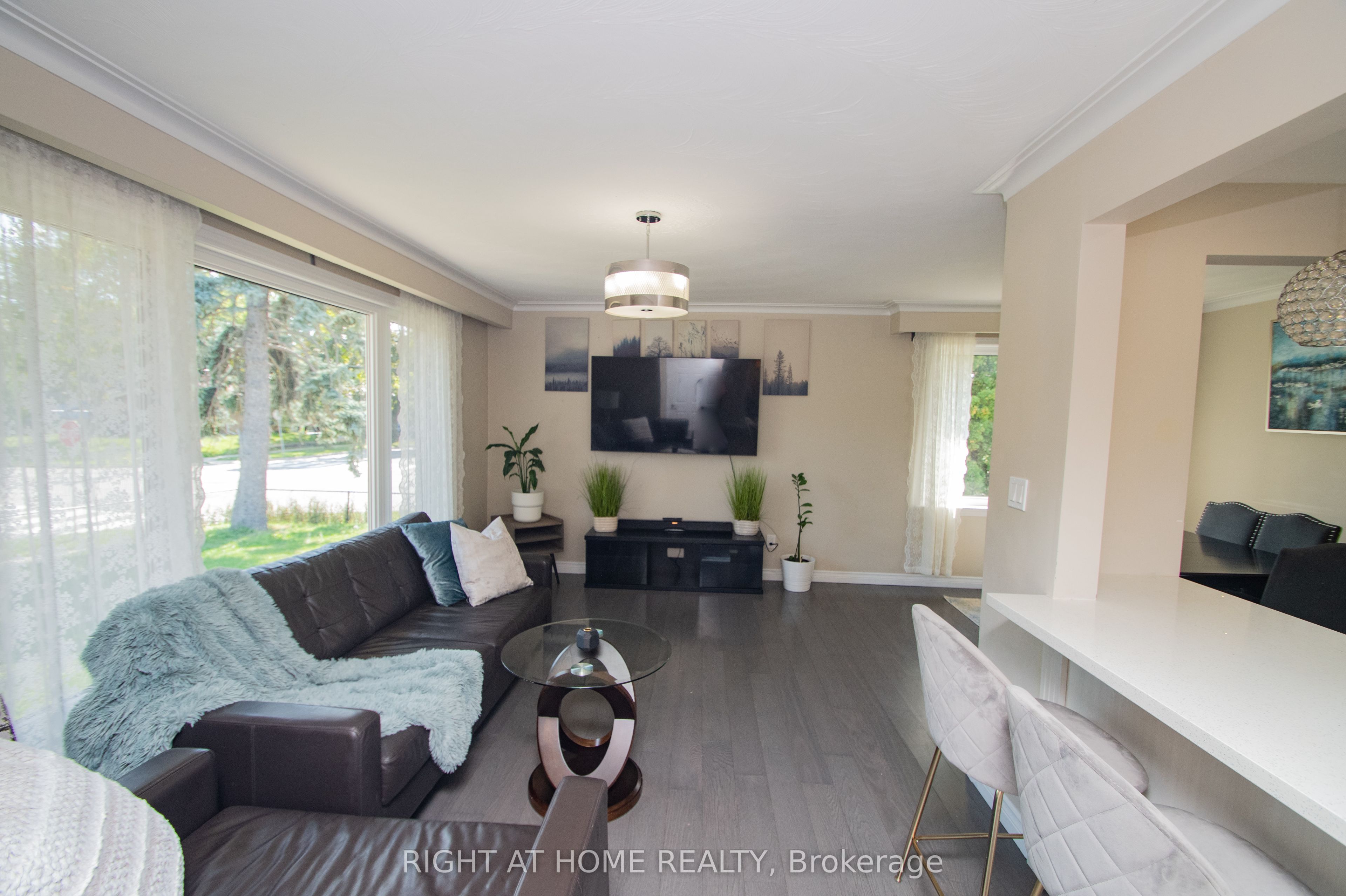 65 Bridgenorth Crescent, Toronto, ON M9V 2M5