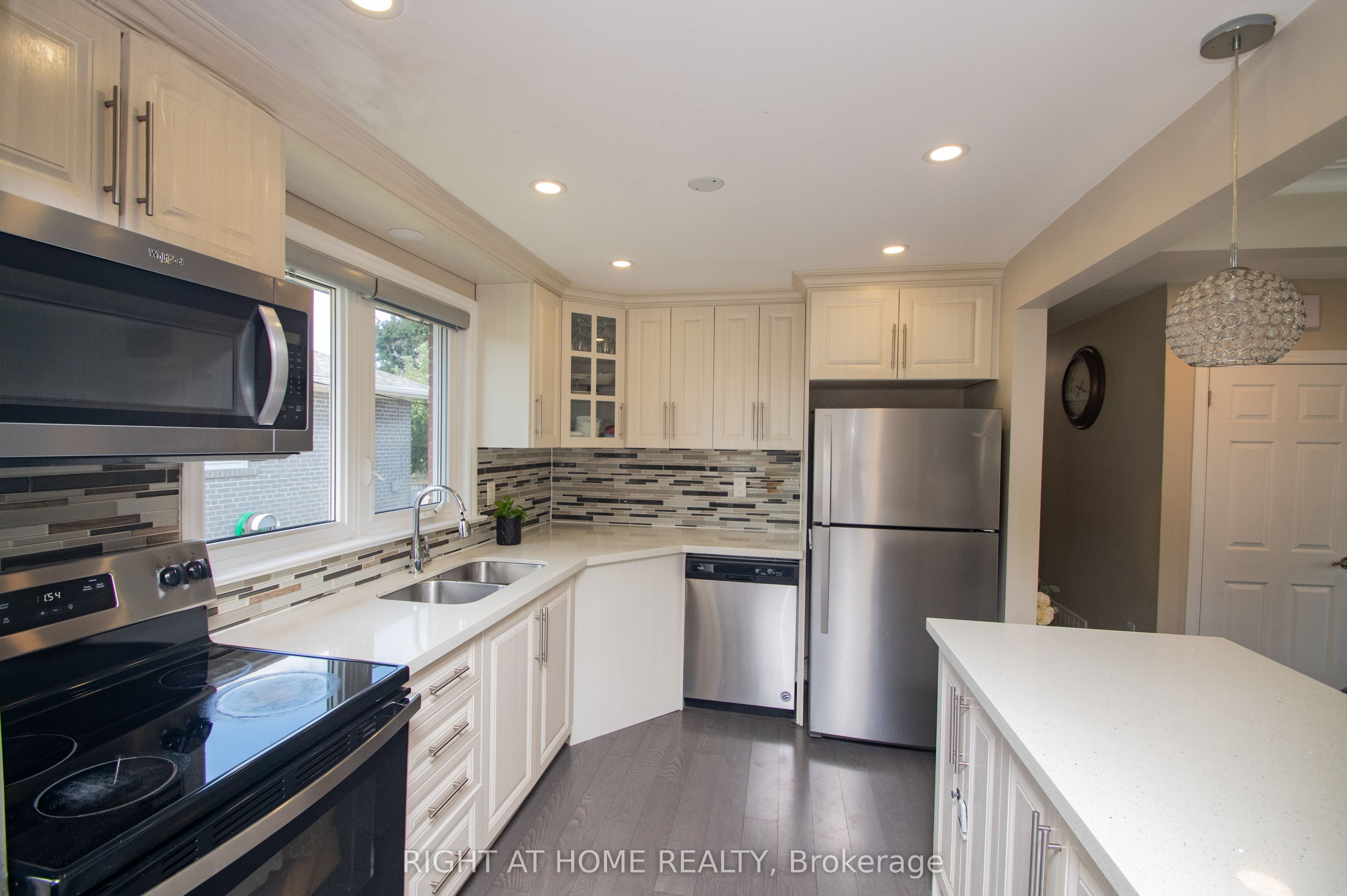 65 Bridgenorth Crescent, Toronto, ON M9V 2M5 photo 2