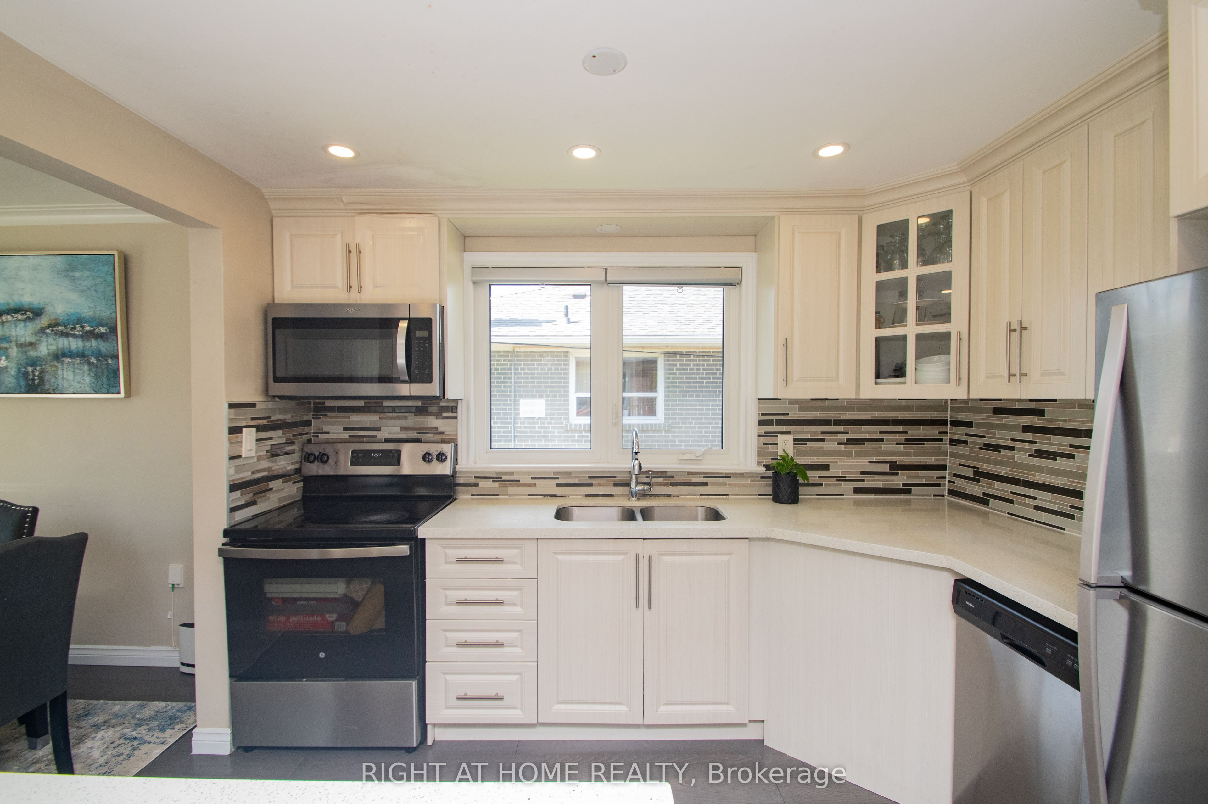 65 Bridgenorth Crescent, Toronto, ON M9V 2M5 photo 3