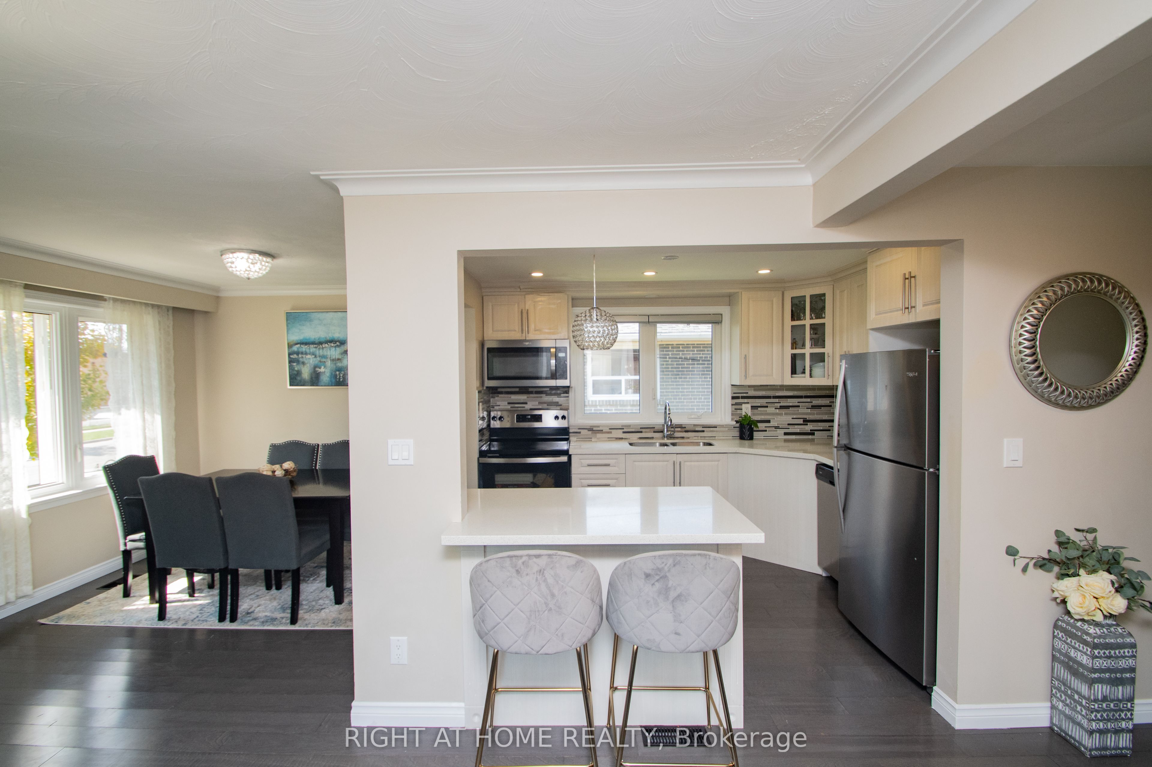 65 Bridgenorth Crescent, Toronto, ON M9V 2M5 photo 4