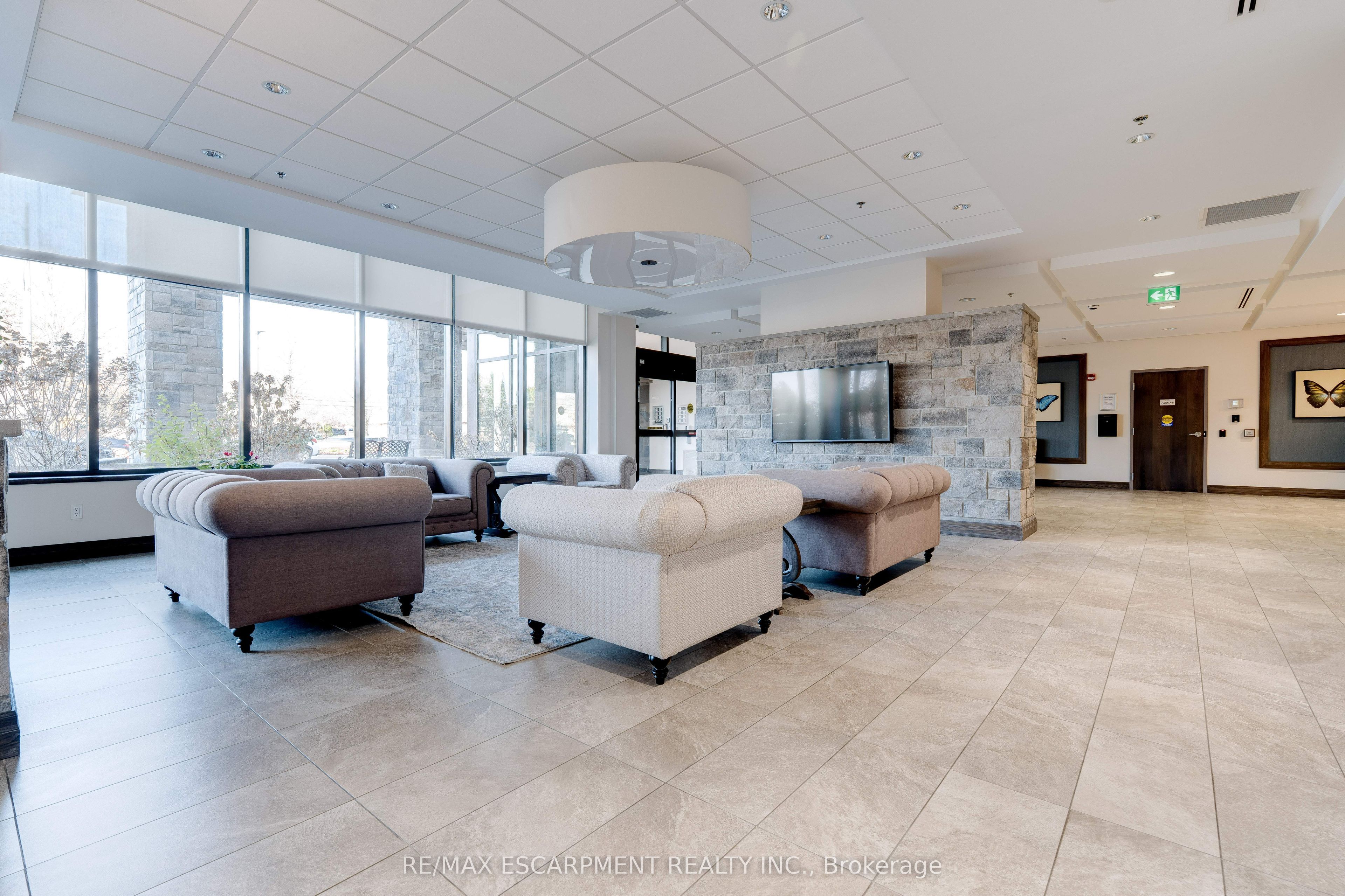 3290 New Street 106, Burlington, ON L7N 1M8 photo 4