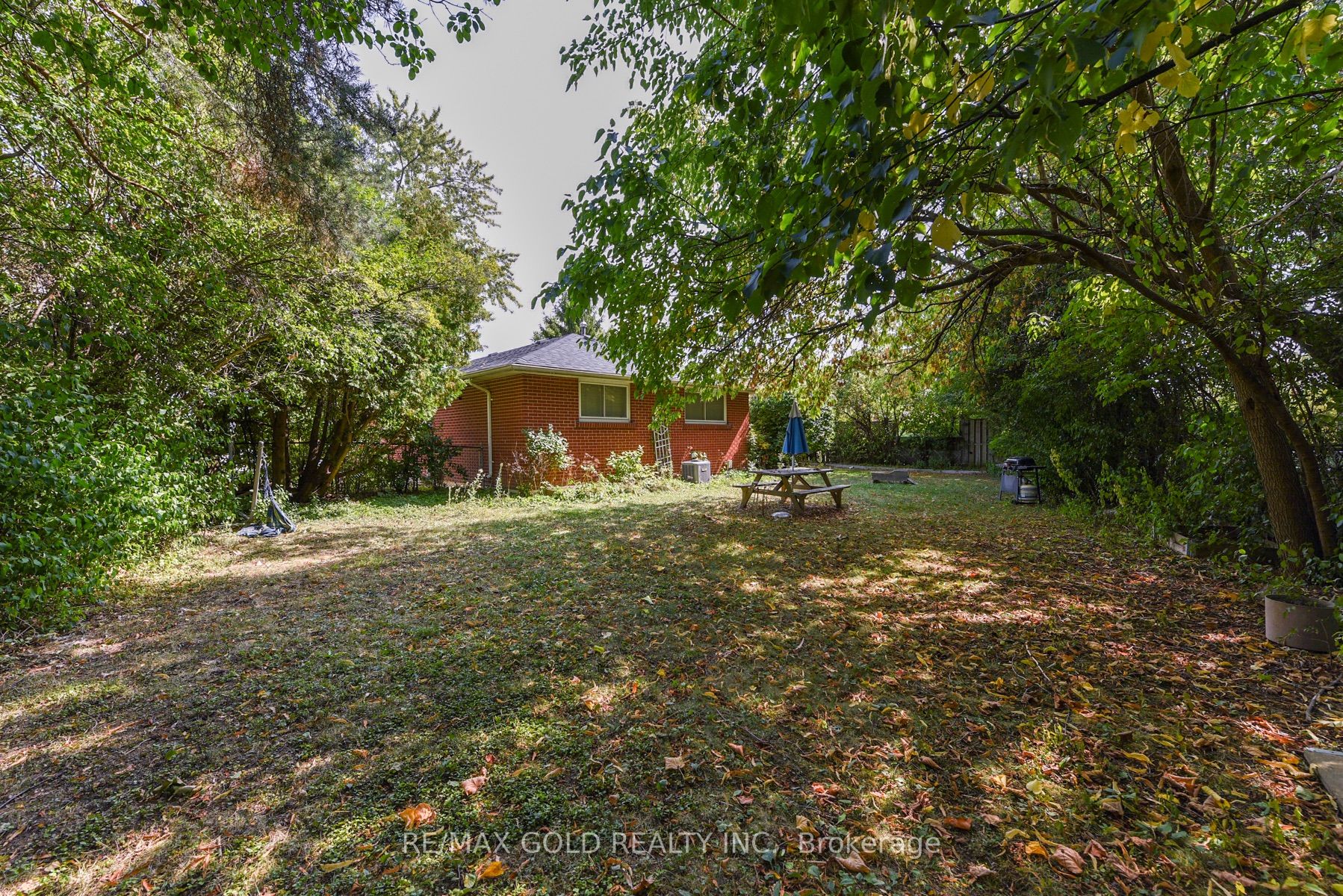 11 Dudley Place, Brampton, ON L6T 3C2