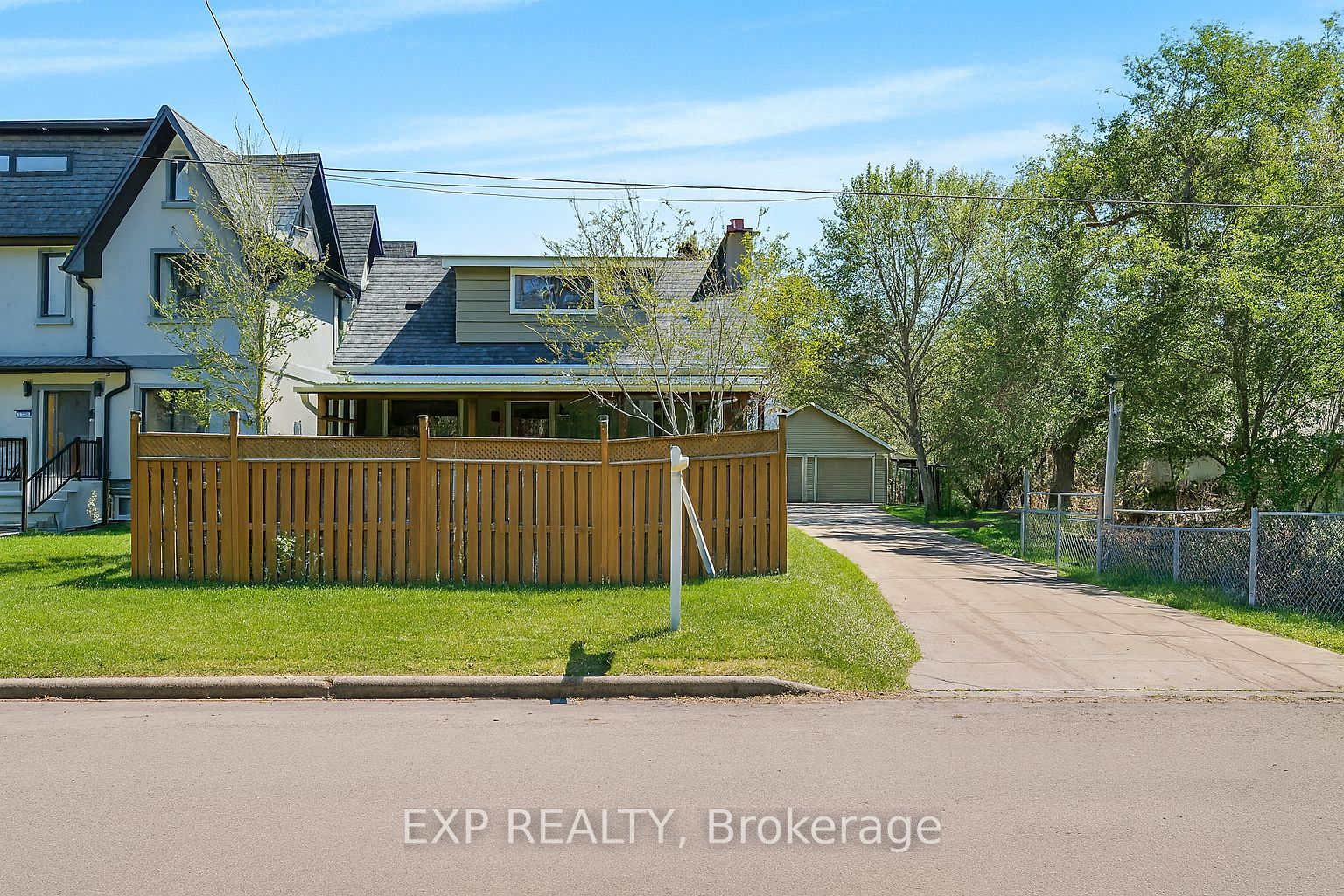 1331 St. James Avenue, Mississauga, ON L5E 1J3 photo 3