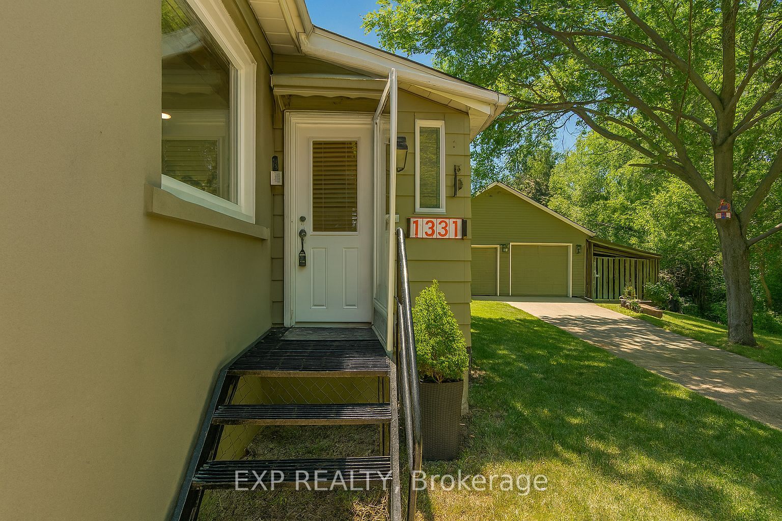 1331 St. James Avenue, Mississauga, ON L5E 1J3 photo 5