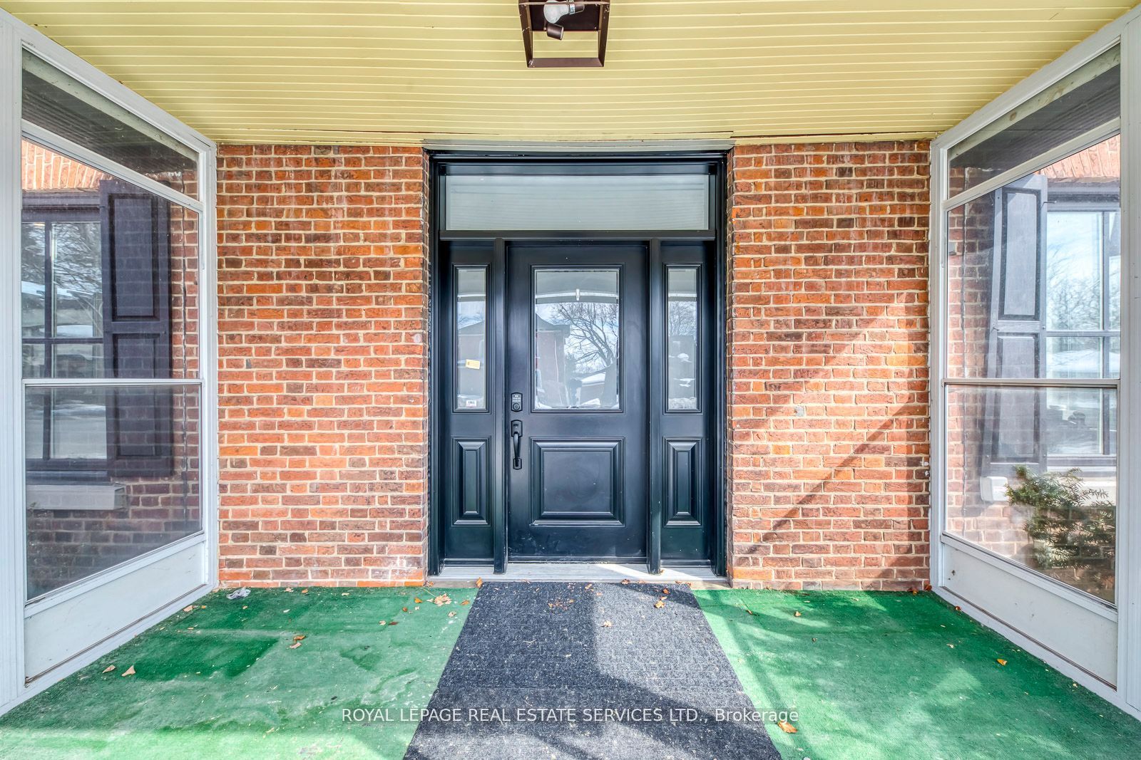 317 Queen Street S, Mississauga, ON L5M 1M3 photo 3