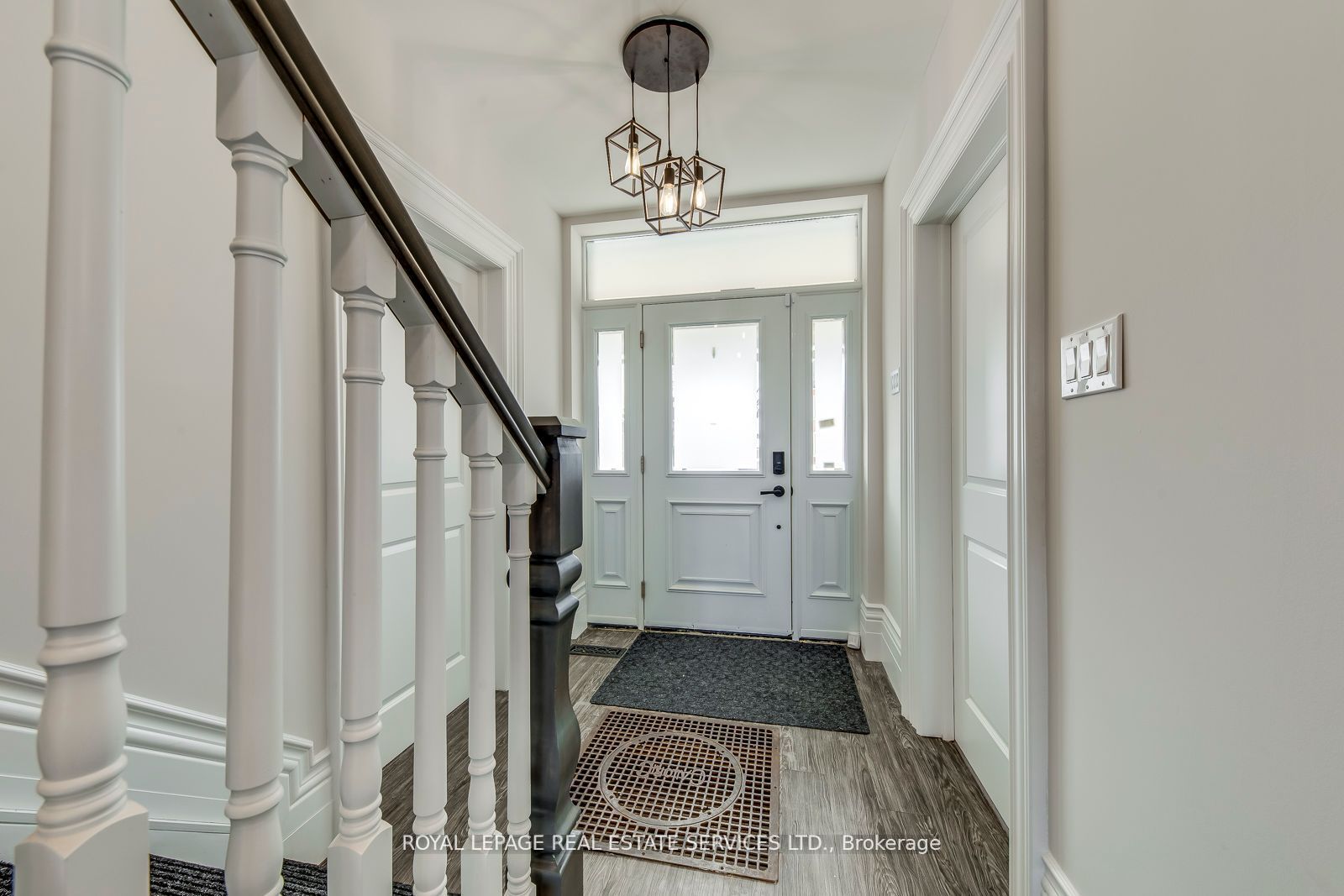 317 Queen Street S, Mississauga, ON L5M 1M3 photo 4