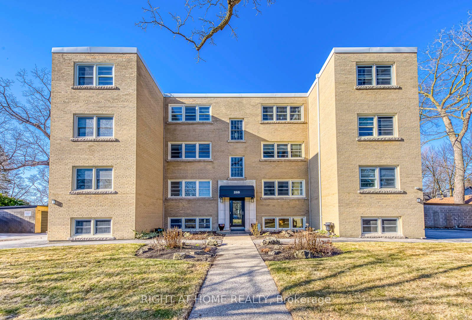 288 Reynolds Street 1, Oakville, ON L6J 3L4