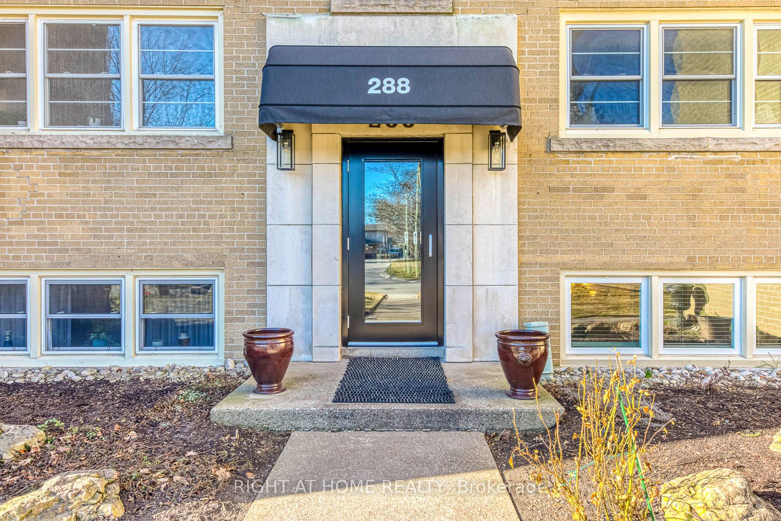 288 Reynolds Street 1, Oakville, ON L6J 3L4 photo 2