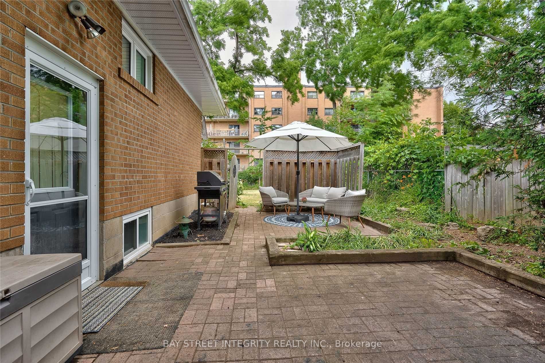 391 Maple Avenue, Oakville, ON L6J 2J1 photo 2