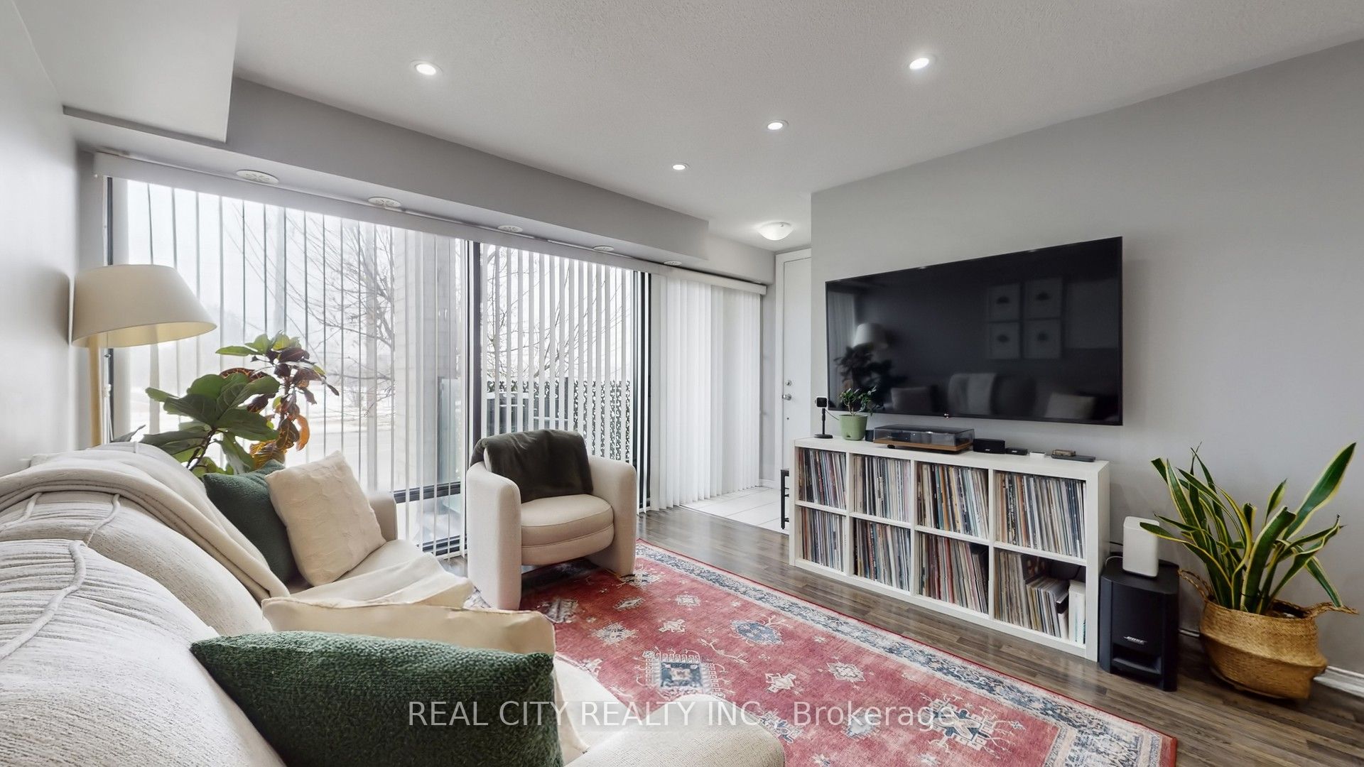 142 Widdicombe Hill Boulevard 511, Toronto, ON M9R 0A9 photo 3