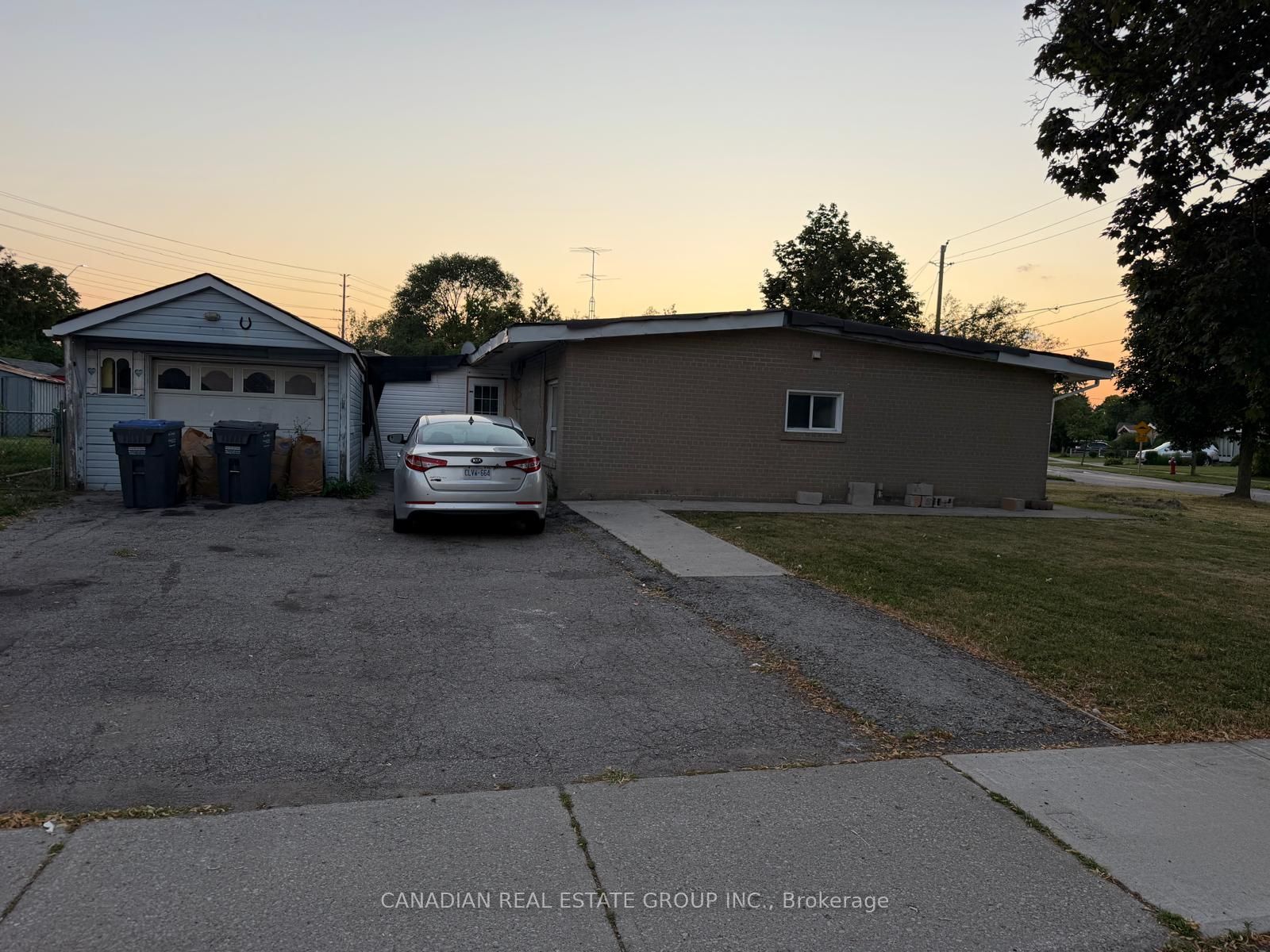 7520 Redstone Road, Mississauga, ON L4T 2B8 photo 2