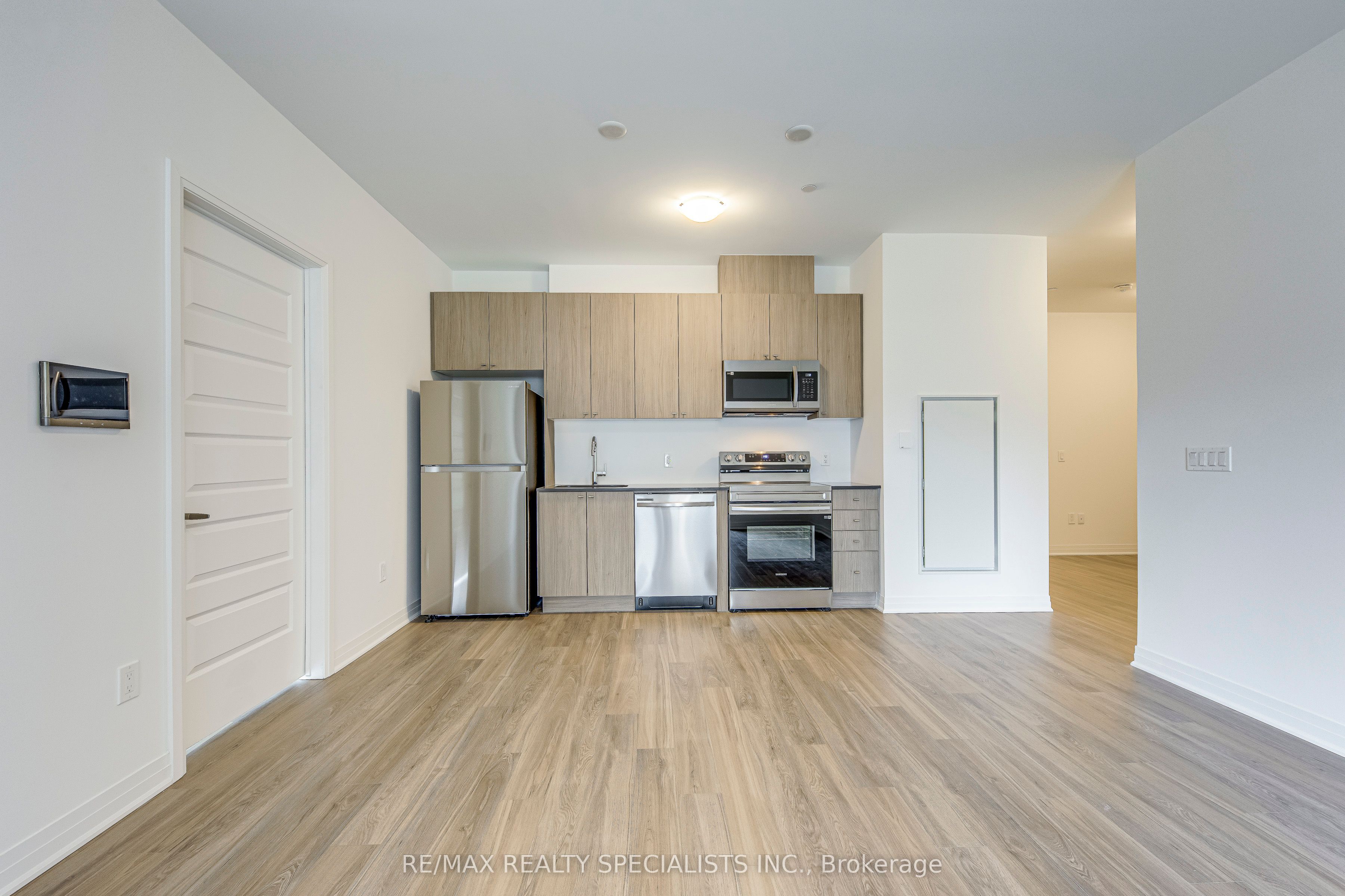 480 Gordon Krantz Avenue 120, Milton, ON L9E 1Z4 photo 3