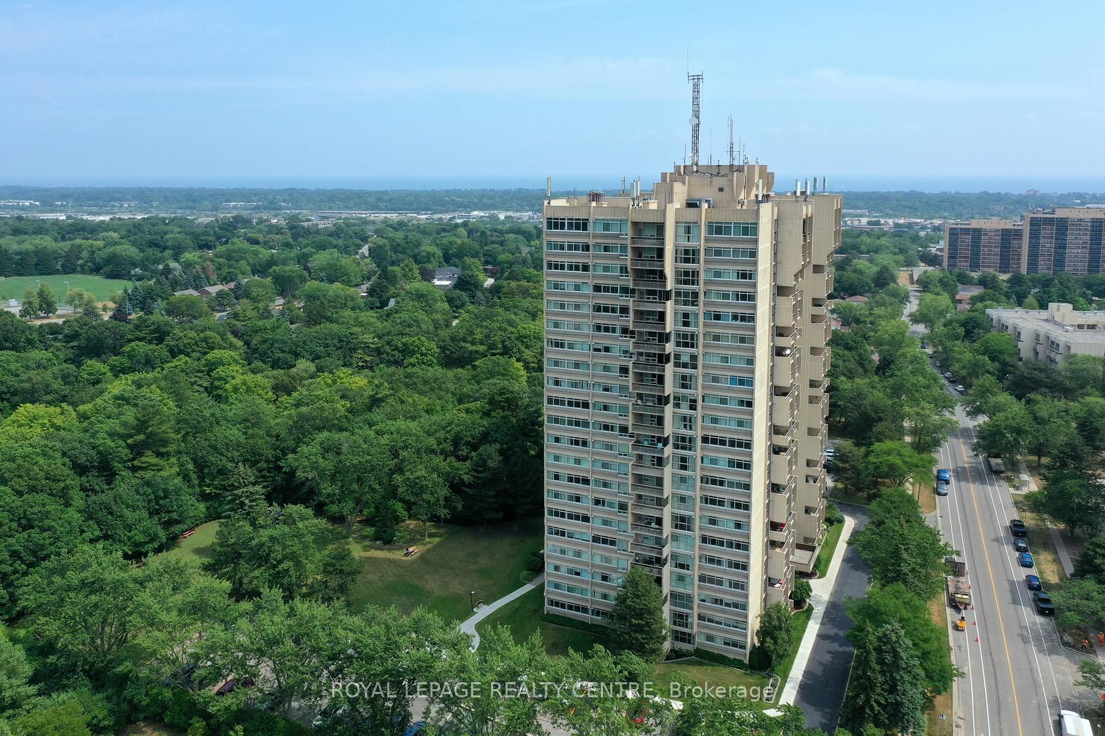 1359 White Oaks Boulevard 1607, Oakville, ON L6H 2R8 photo 2
