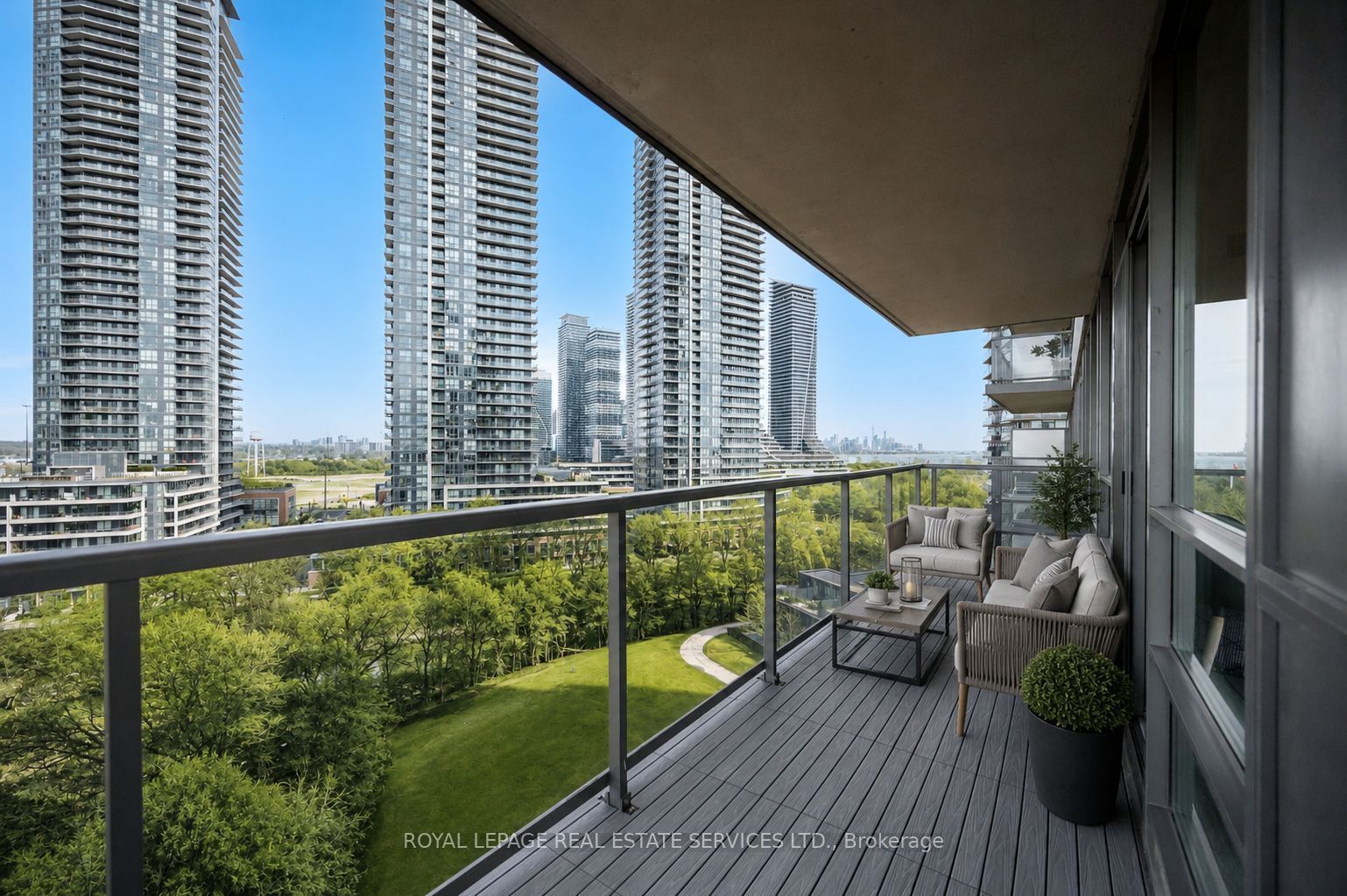 15 Legion Road 904, Toronto, ON M8V 0A9 photo 2