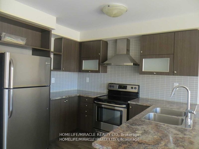 142 Golden Springs Drive, Brampton, ON L7A 0C7 photo 4