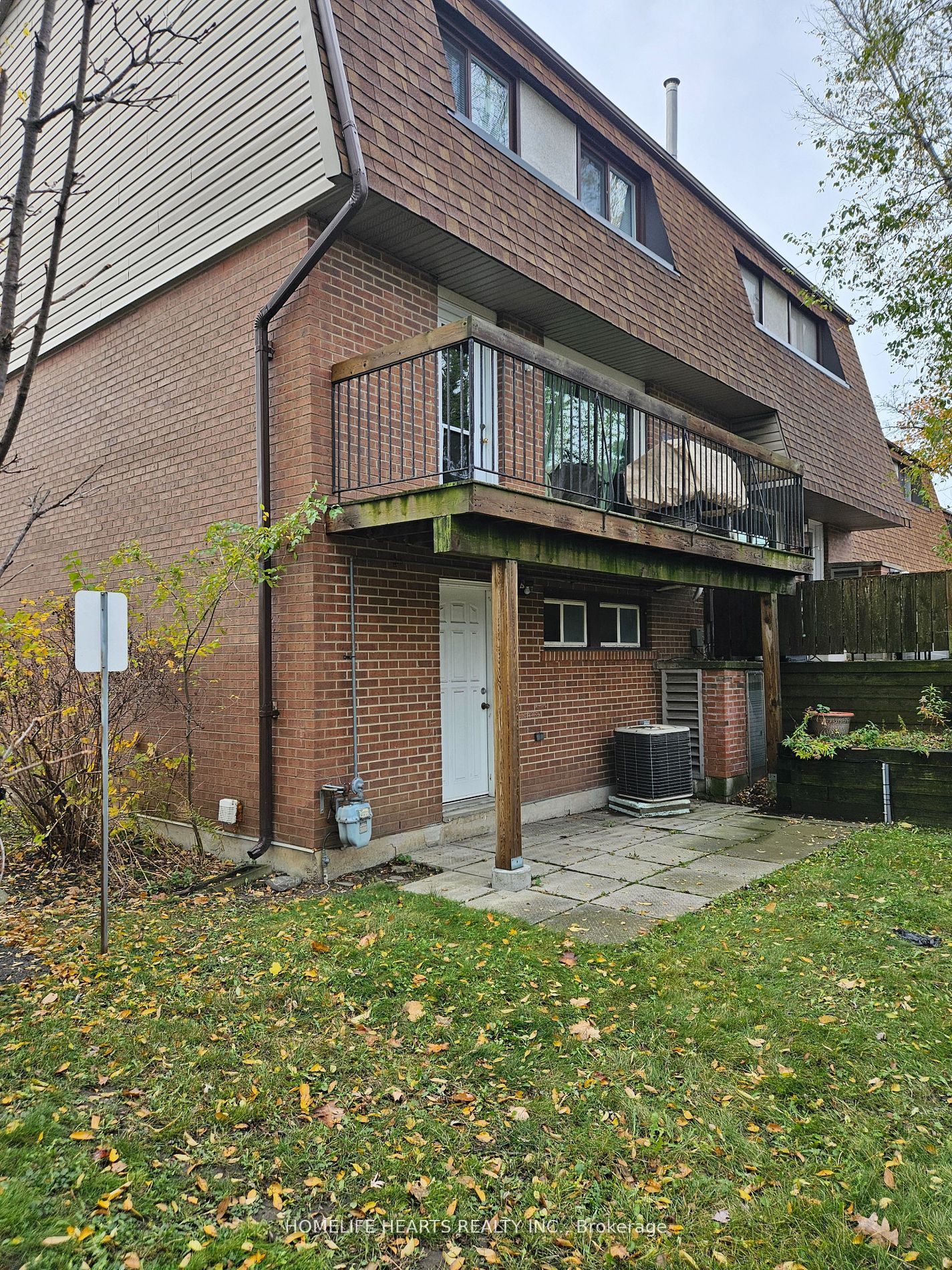 1051 Cedarglen Gate 7, Mississauga, ON L5C 3A7 photo 2