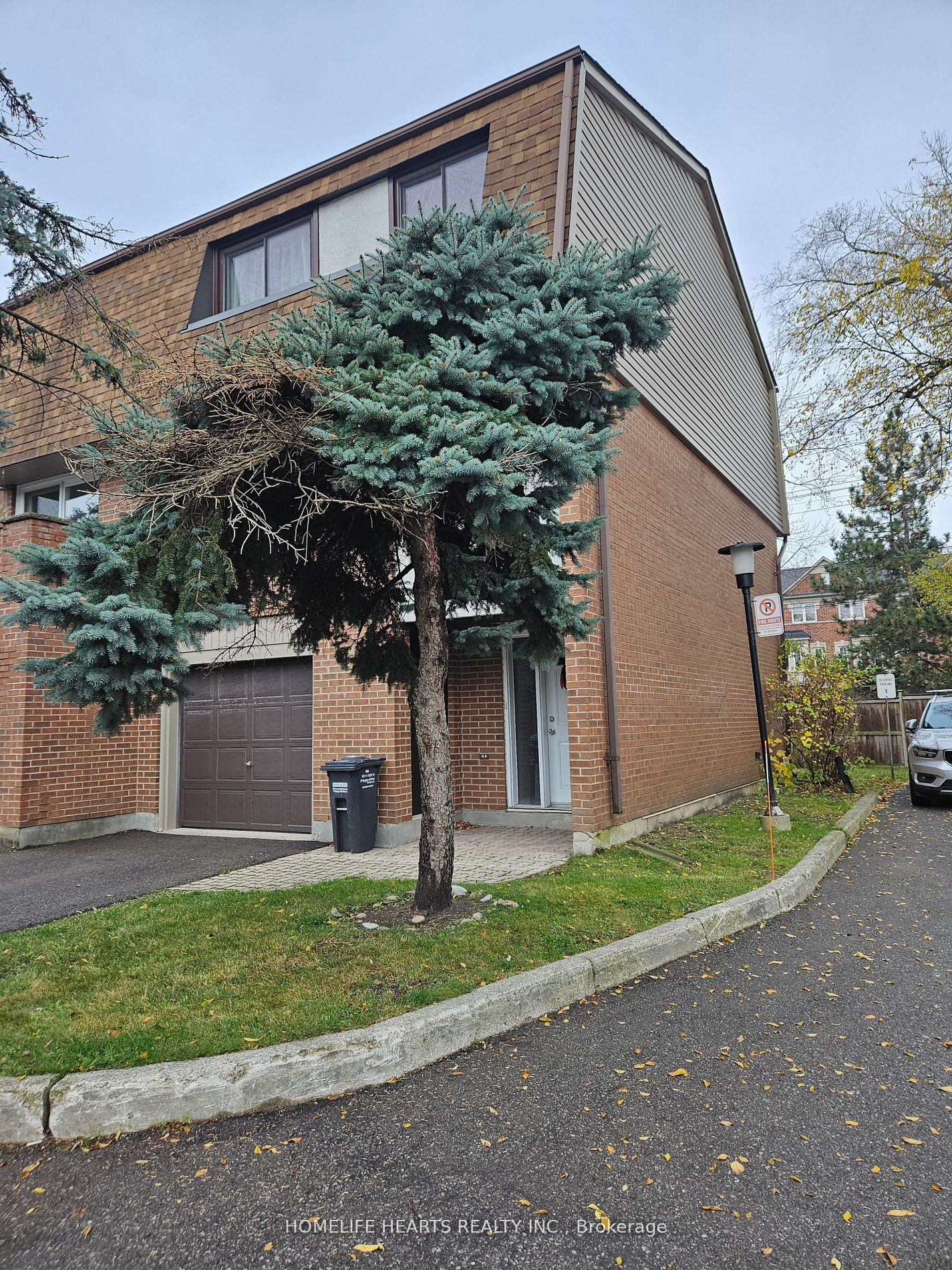 1051 Cedarglen Gate 7, Mississauga, ON L5C 3A7 photo 3