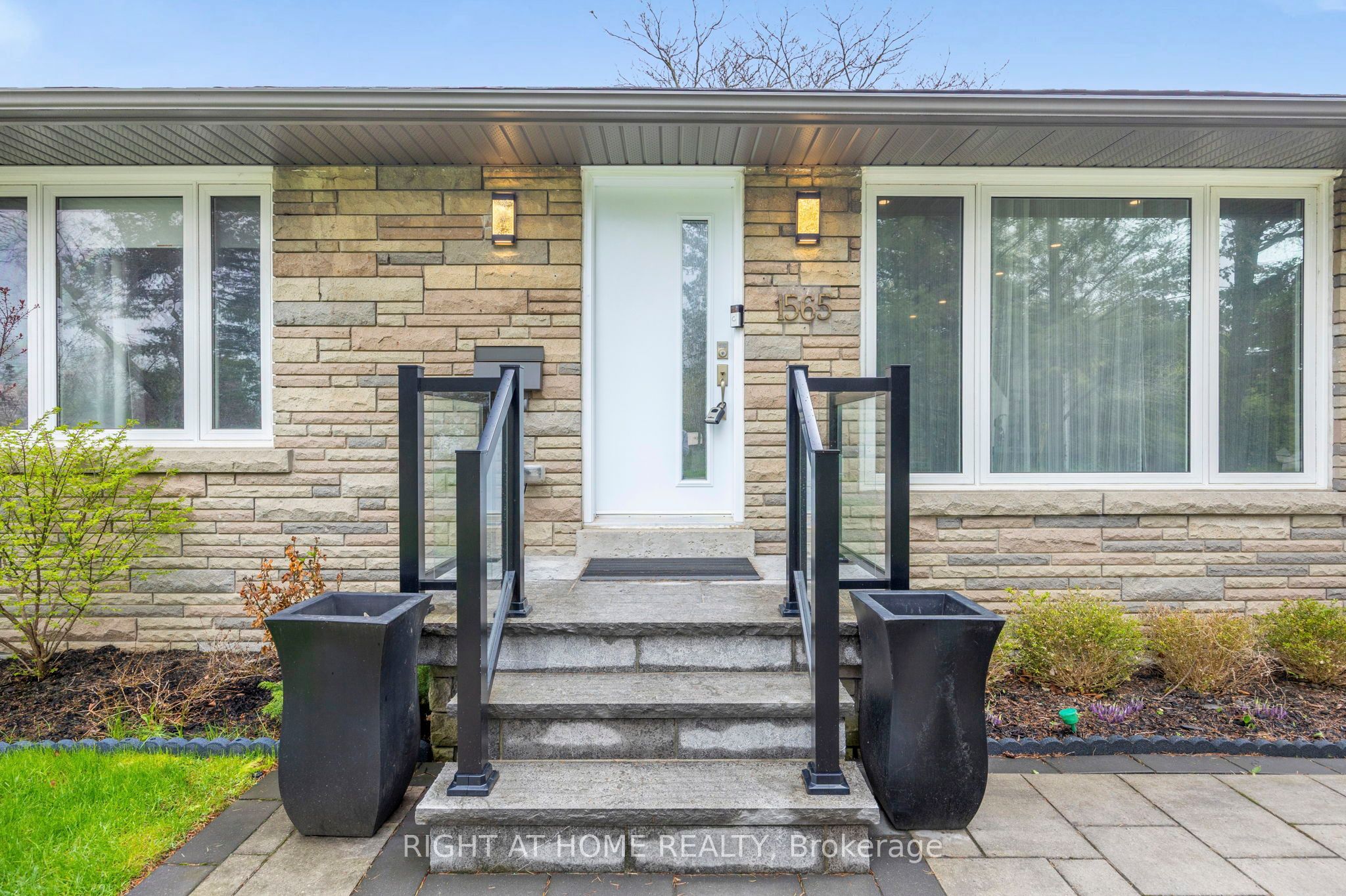1565 Kipper Avenue, Mississauga, ON L5G 4C9 photo 4