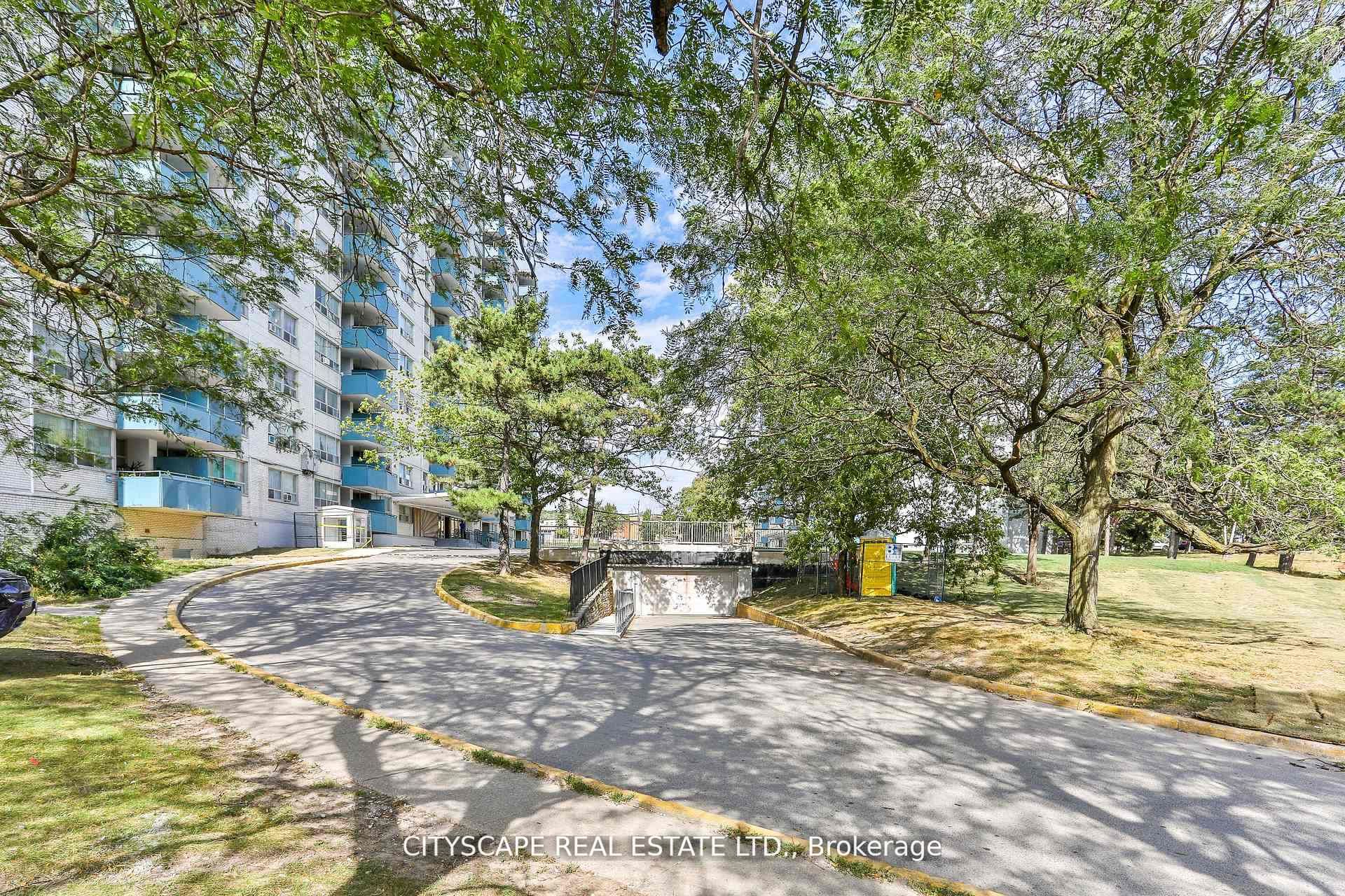 1442 Lawrence Avenue W 816, Toronto, ON M6L 1B2