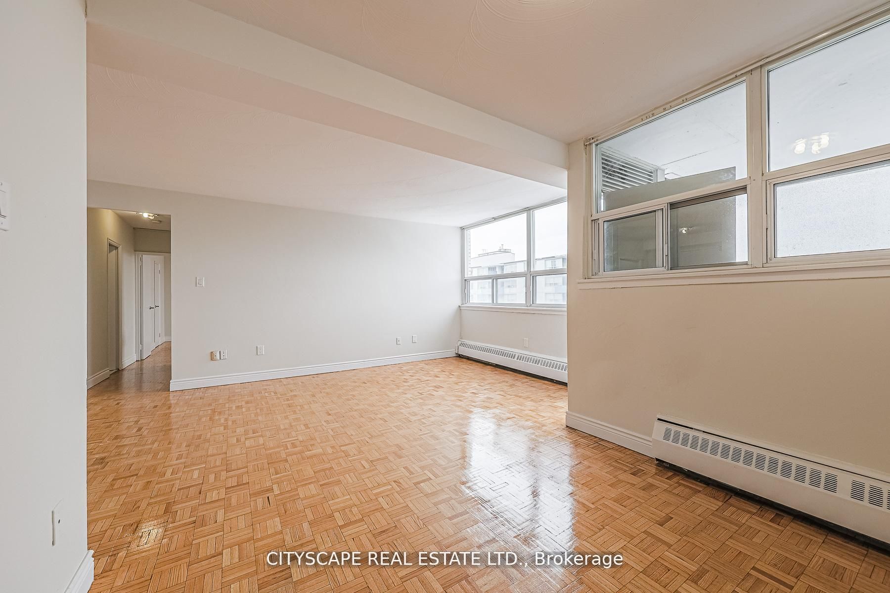 1442 Lawrence Avenue W 816, Toronto, ON M6L 1B2 photo 5