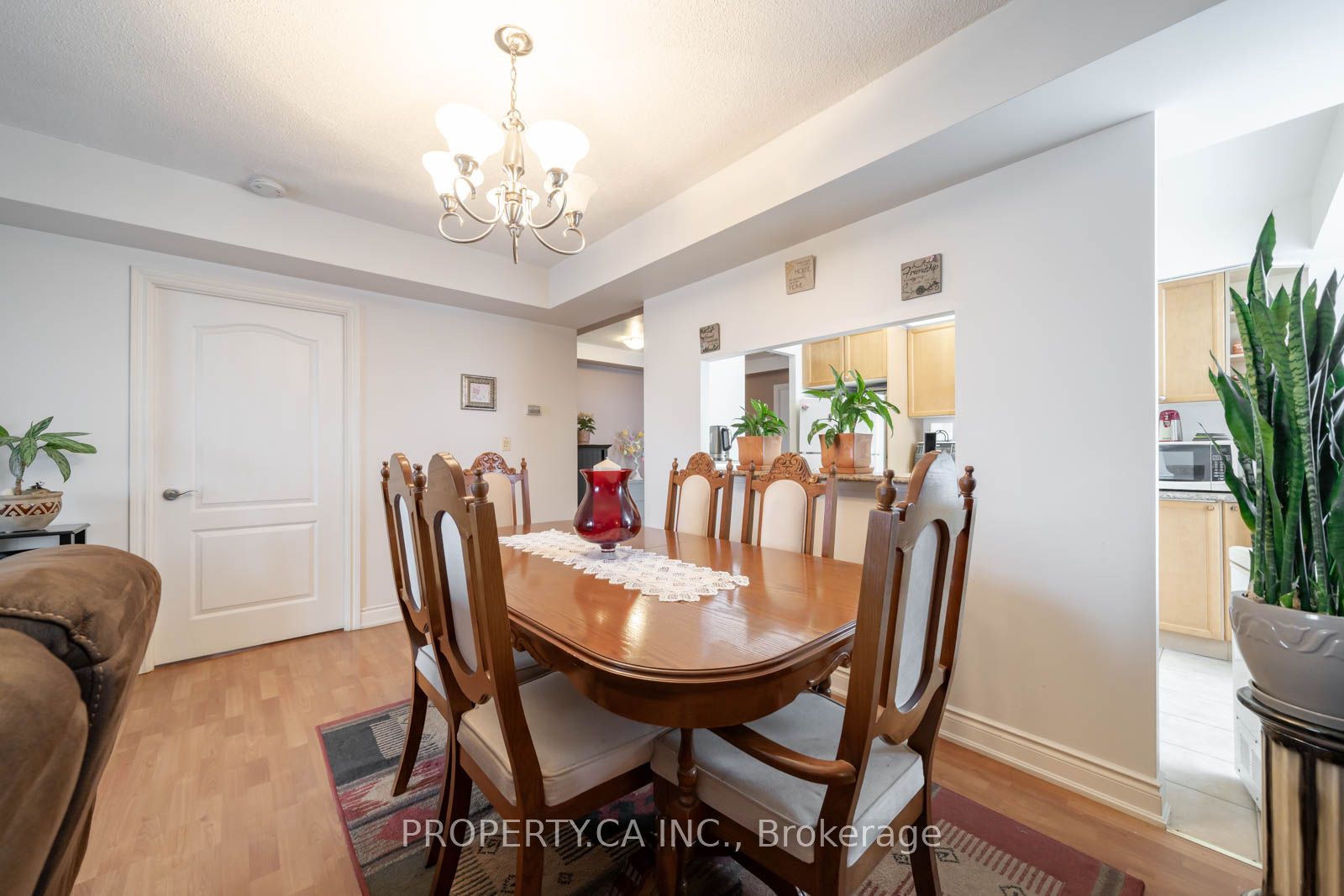 2088 Lawrence Avenue W 609, Toronto, ON M9N 3Z9 photo 2