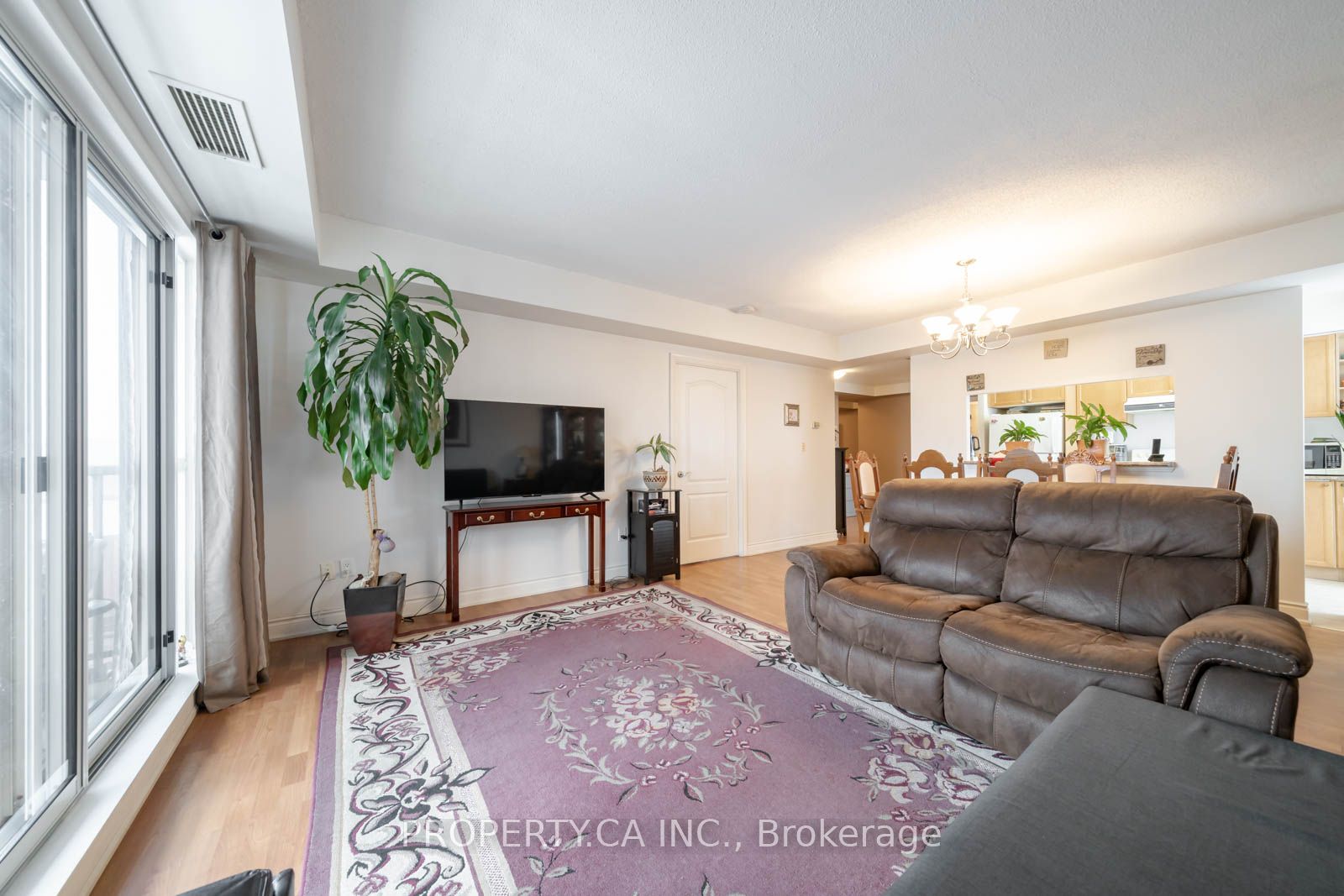 2088 Lawrence Avenue W 609, Toronto, ON M9N 3Z9 photo 4