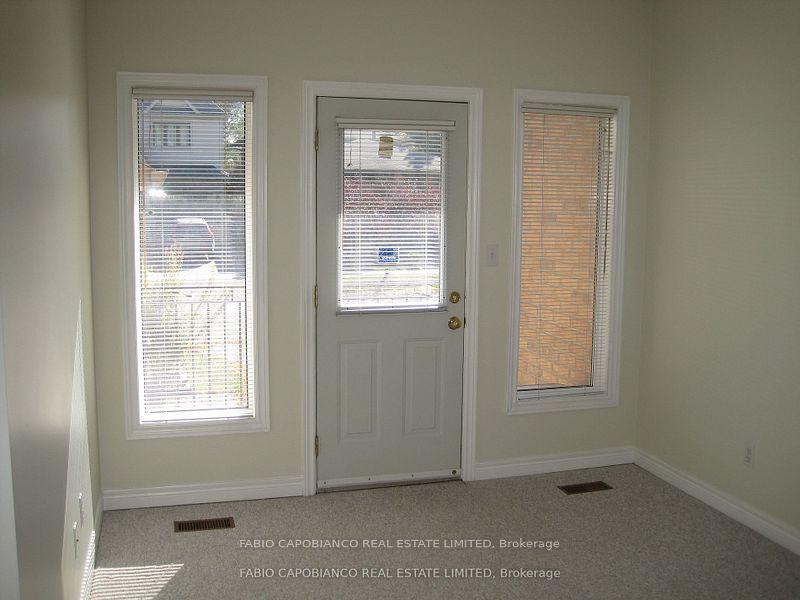 52 Jellicoe Avenue 1, Toronto, ON M8W 1W4 photo 3