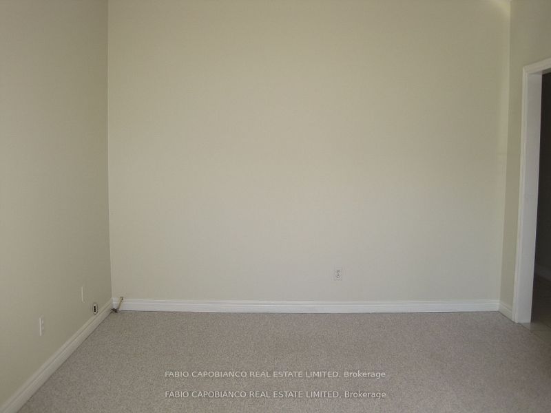 52 Jellicoe Avenue 1, Toronto, ON M8W 1W4 photo 4