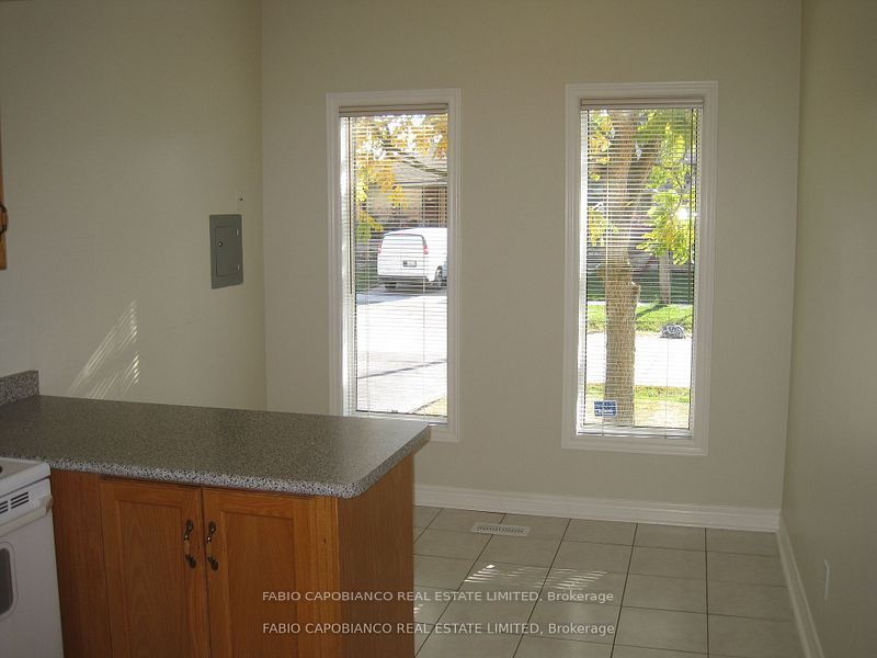 52 Jellicoe Avenue 1, Toronto, ON M8W 1W4 photo 5