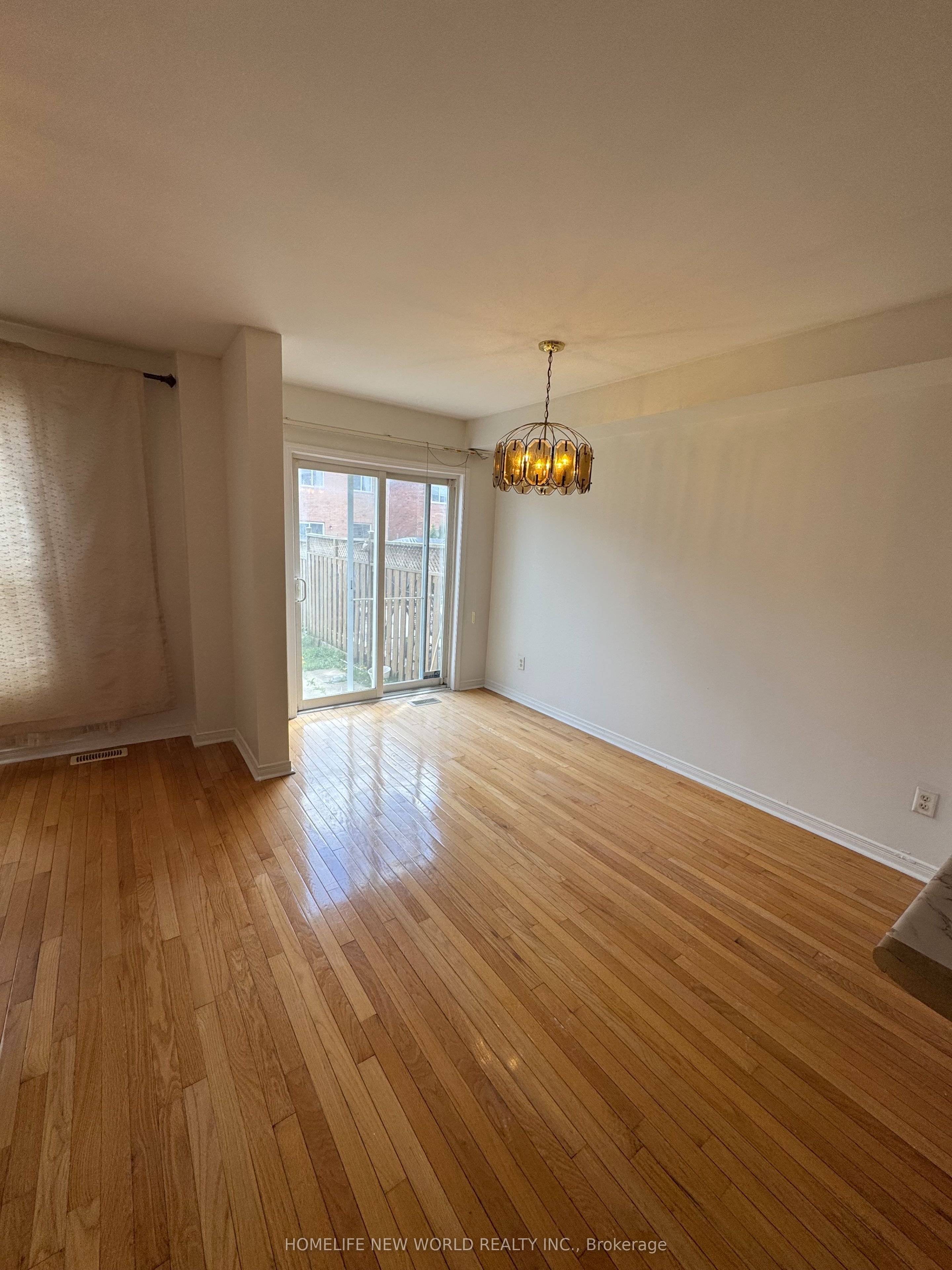 103 Cadillac Crescent, Brampton, ON L7A 3B5 photo 4
